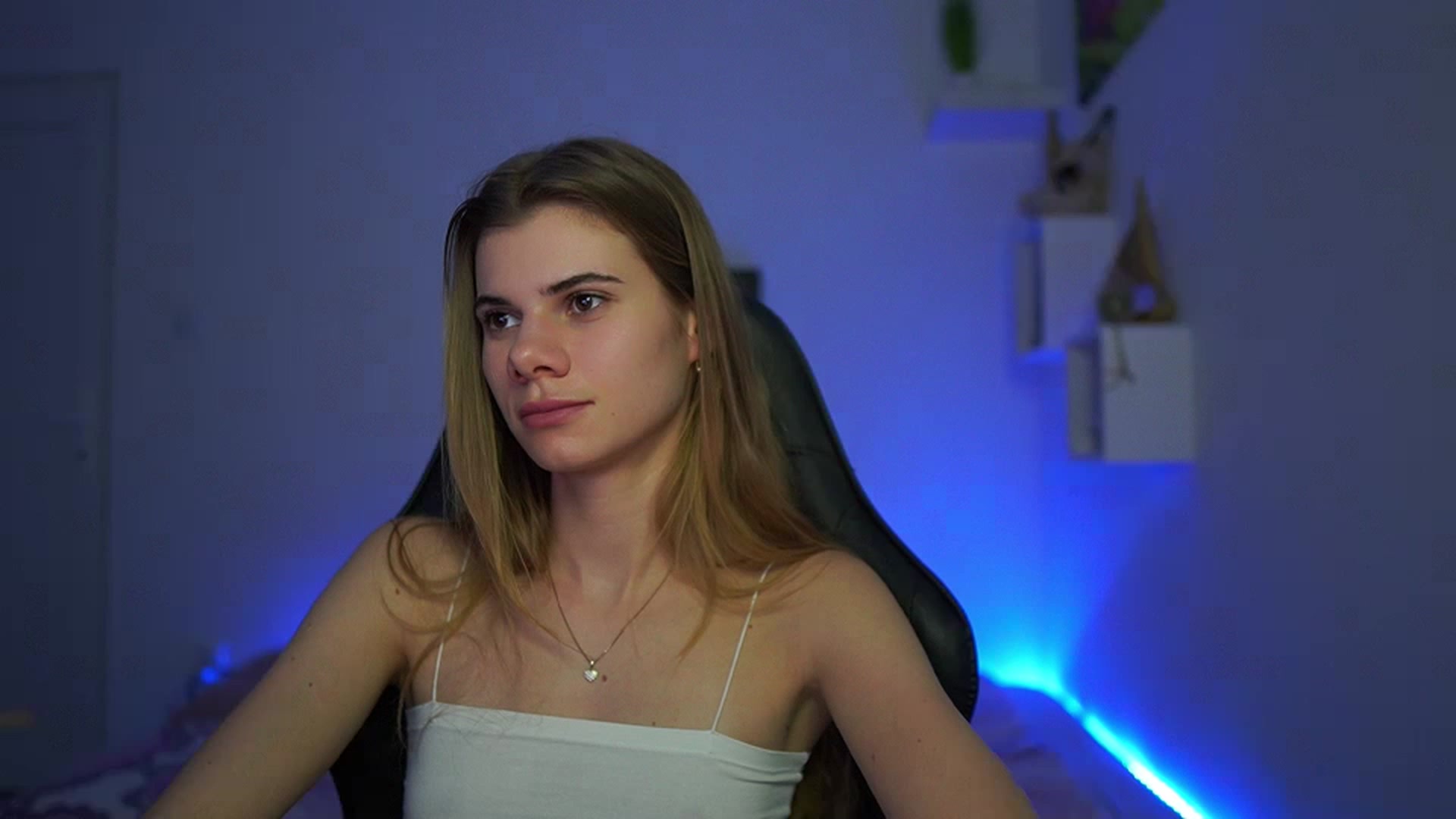 Gallery image thumbnail from RileyReid_18's myfreecams stream on, 02/26/2023, 19:03 image 6 of 20