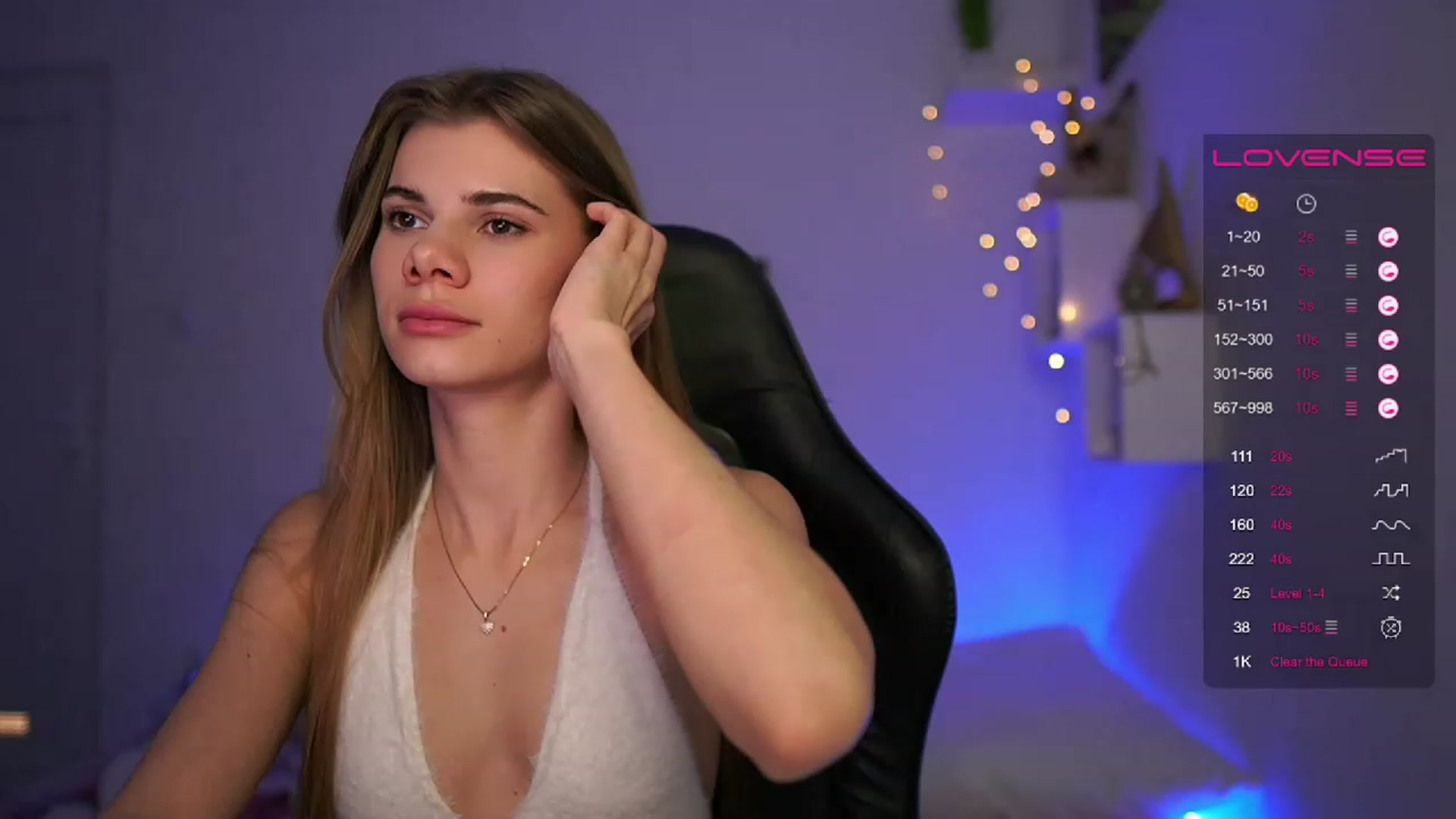 Gallery image thumbnail from RileyReid_18's myfreecams stream on, 02/27/2023, 21:32 image 8 of 20
