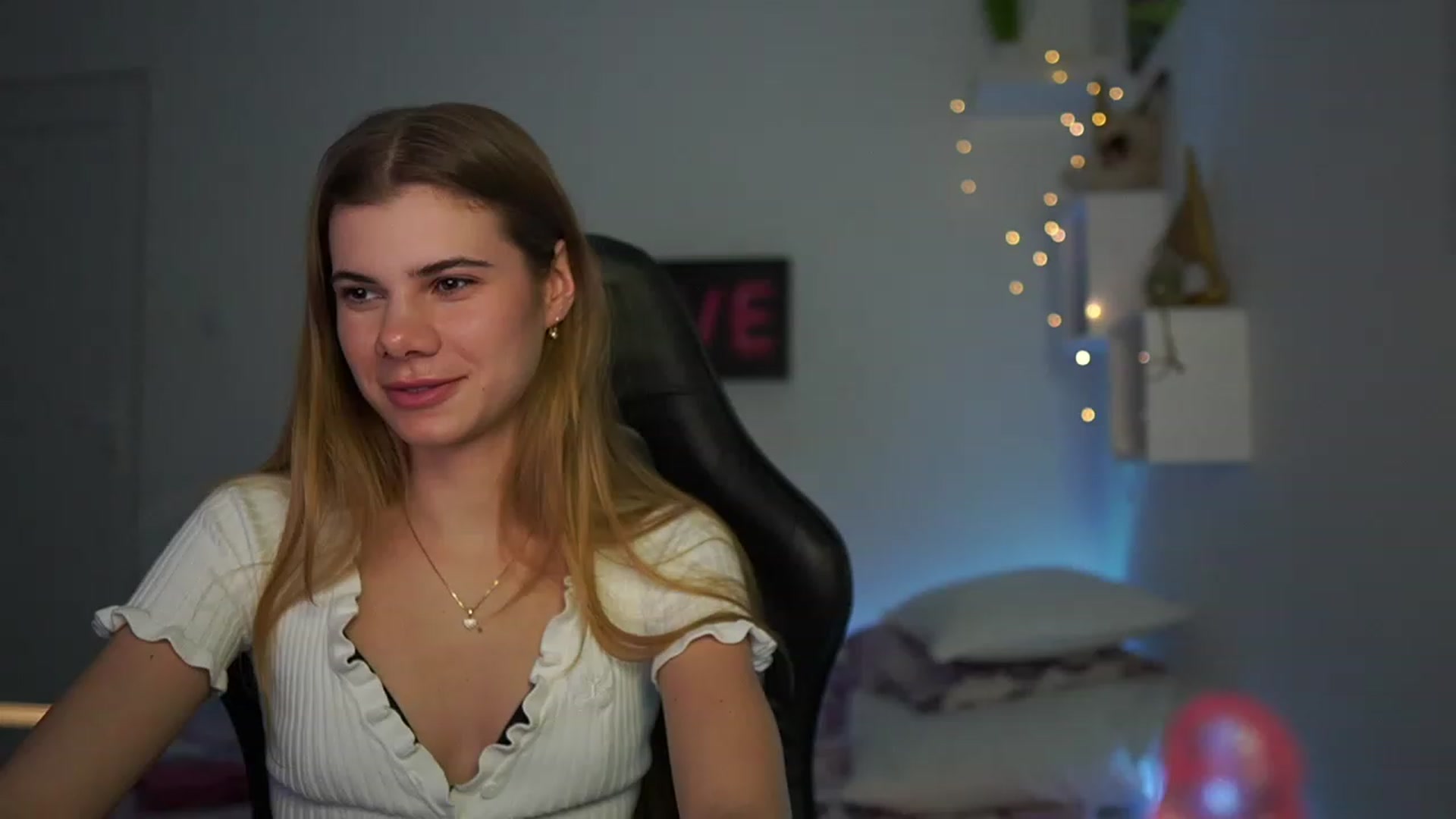 Gallery image thumbnail from RileyReid_18's myfreecams stream on, 03/04/2023, 14:51 image 17 of 20