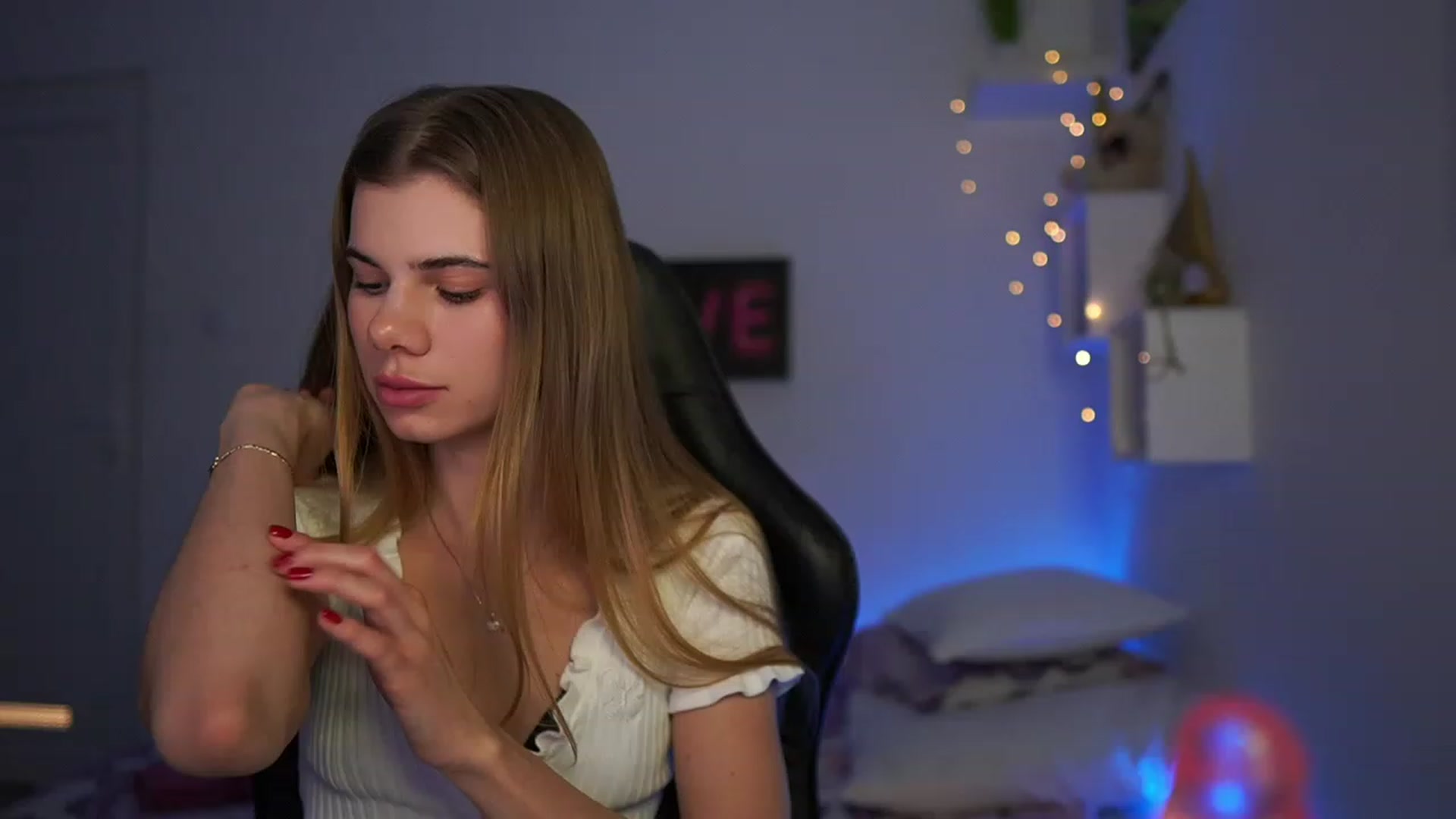 Gallery image thumbnail from RileyReid_18's myfreecams stream on, 03/04/2023, 14:51 image 15 of 20
