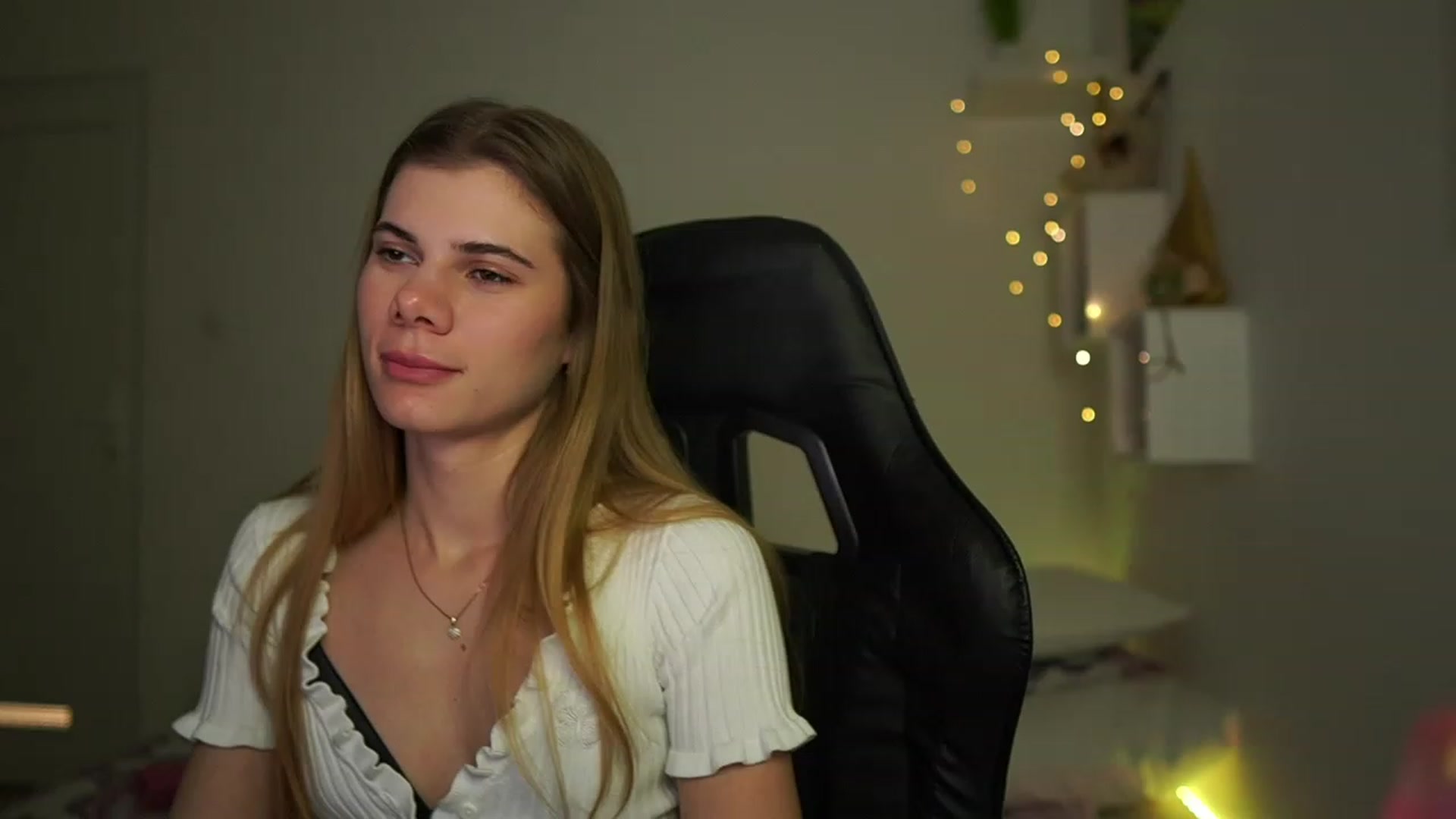 Gallery image thumbnail from RileyReid_18's myfreecams stream on, 03/04/2023, 14:51 image 2 of 20