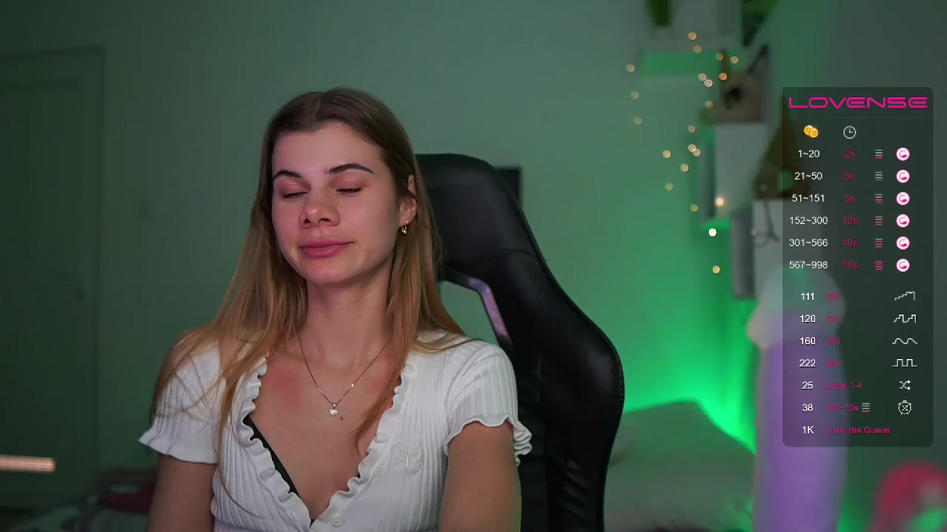 Gallery image thumbnail from RileyReid_18's myfreecams stream on, 03/04/2023, 19:11 image 14 of 20