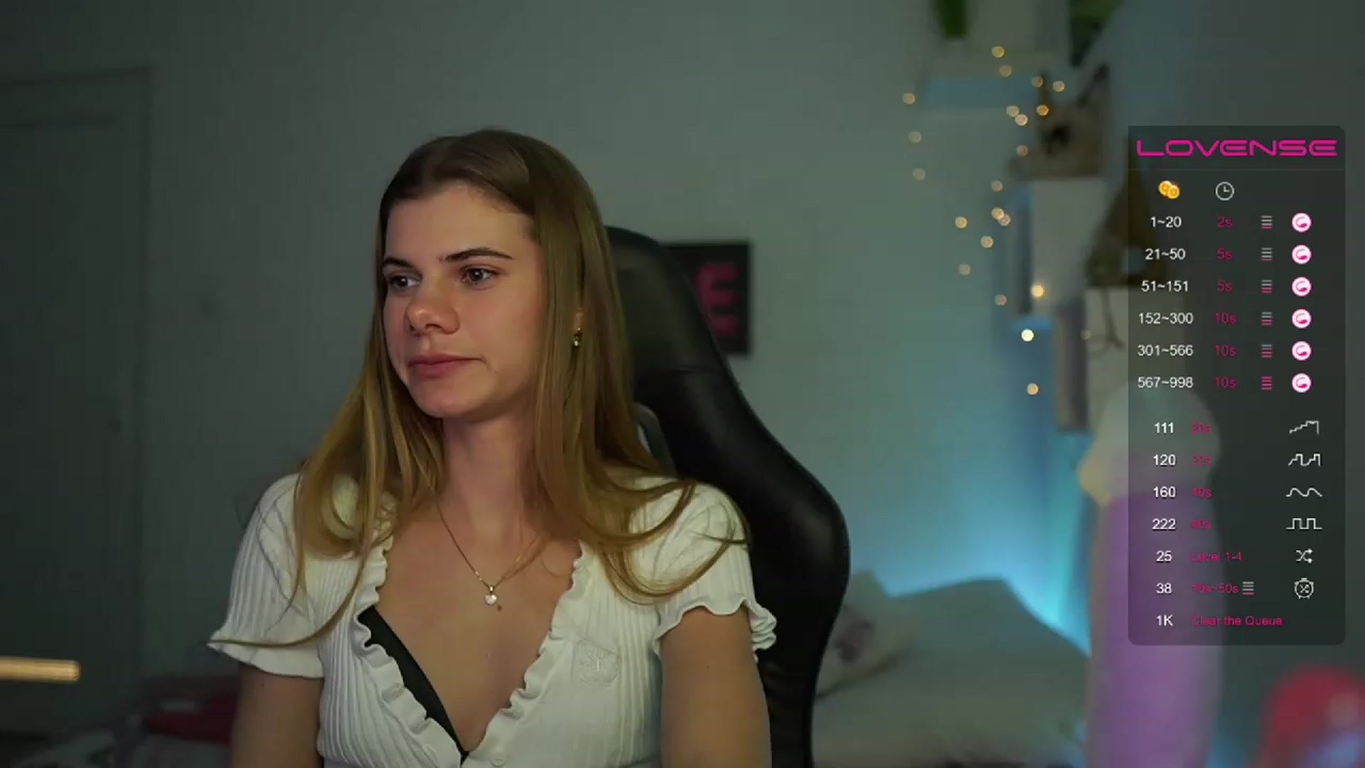 Gallery image thumbnail from RileyReid_18's myfreecams stream on, 03/04/2023, 19:11 image 8 of 20