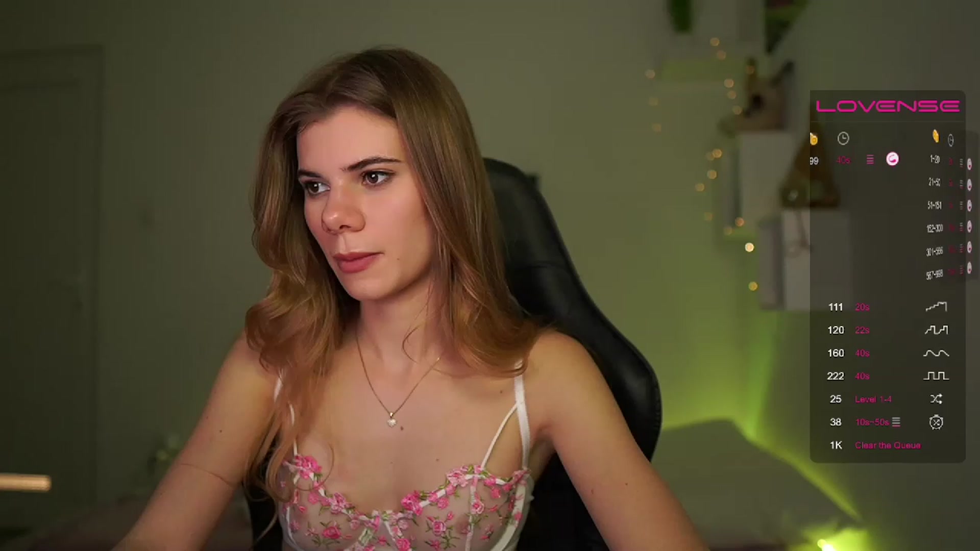 Gallery image thumbnail from RileyReid_18's myfreecams stream on, 03/09/2023, 18:23 image 15 of 20