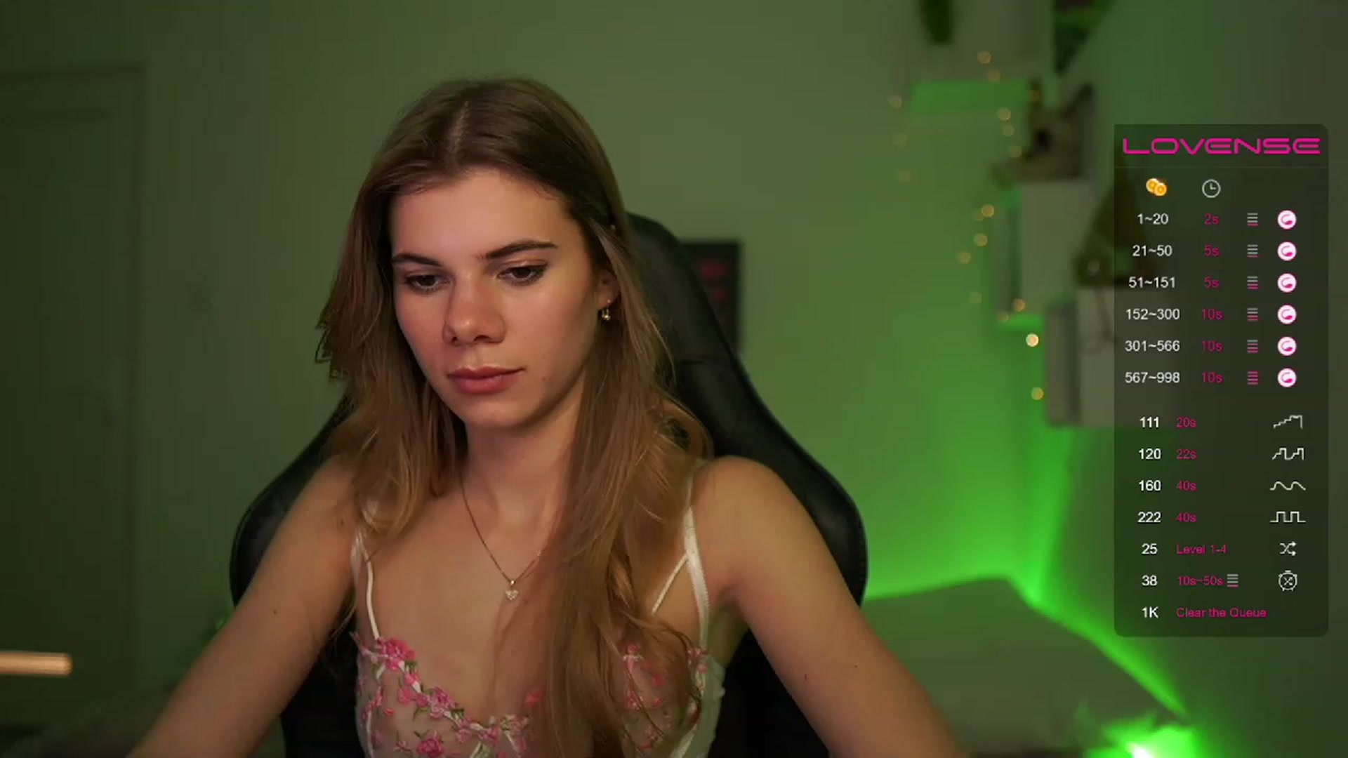 Gallery image thumbnail from RileyReid_18's myfreecams stream on, 03/09/2023, 18:23 image 19 of 20