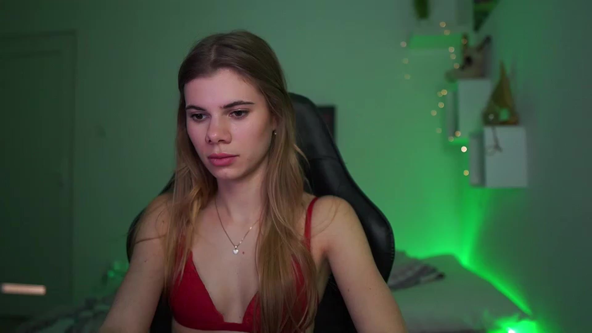 Gallery image thumbnail from RileyReid_18's myfreecams stream on, 03/10/2023, 15:00 image 11 of 20