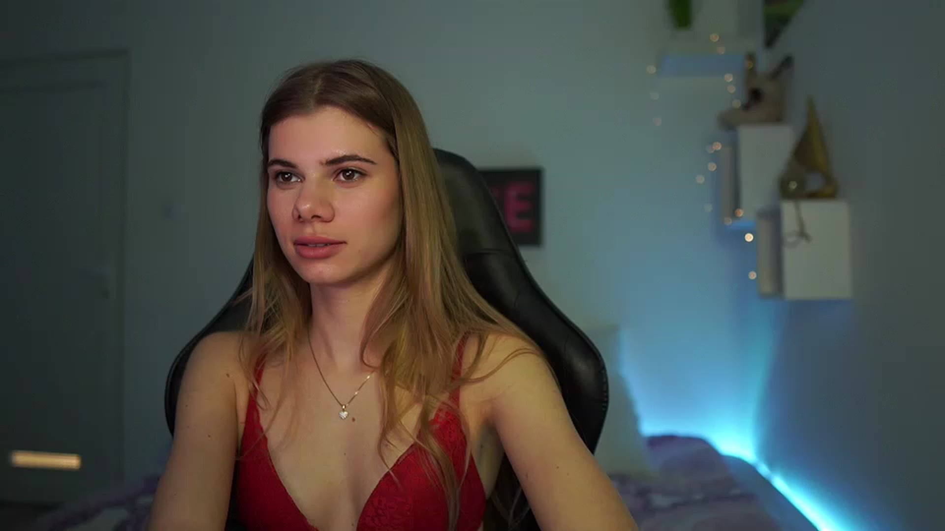 Gallery image thumbnail from RileyReid_18's myfreecams stream on, 03/10/2023, 15:55 image 13 of 20