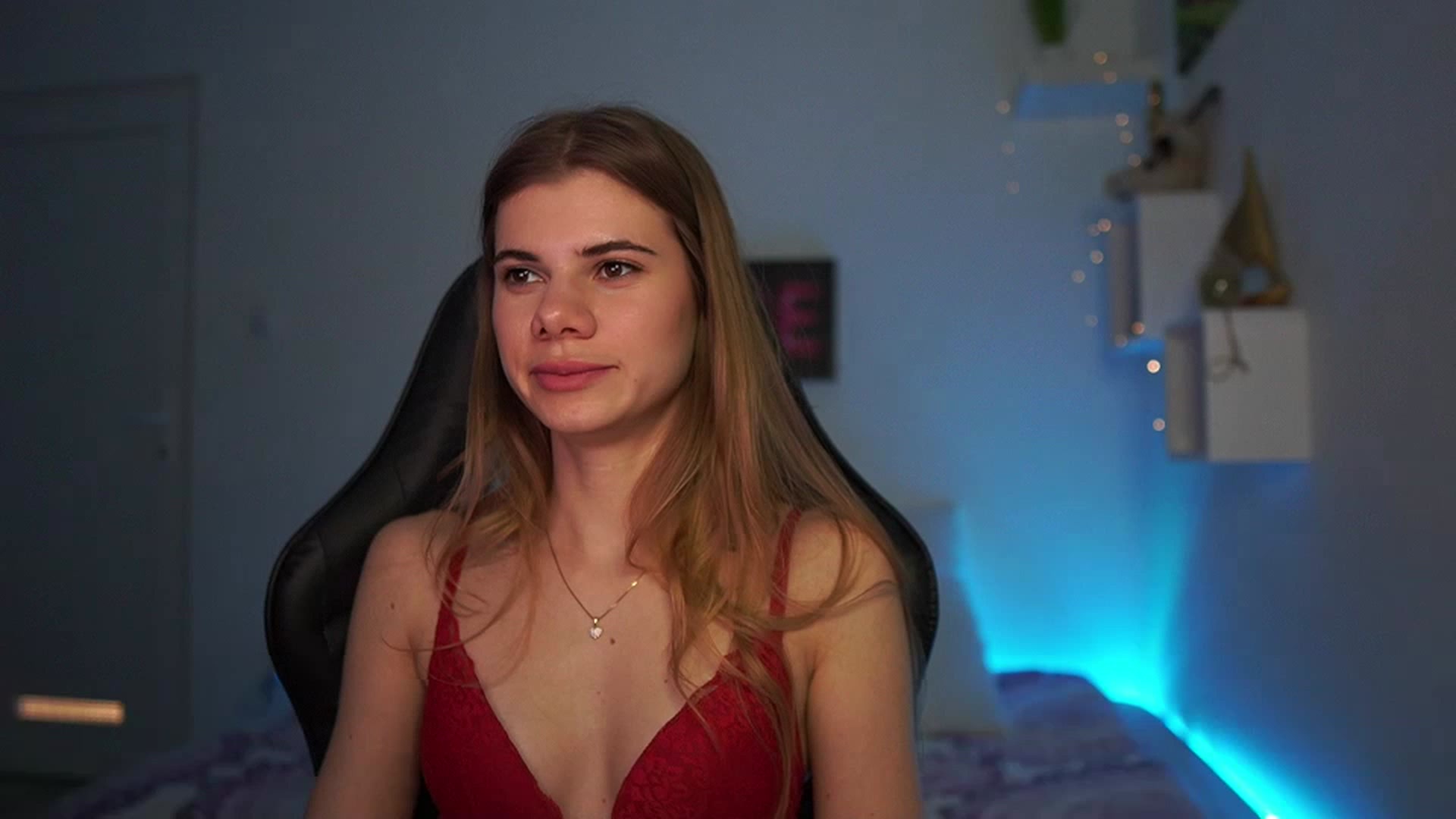 Gallery image thumbnail from RileyReid_18's myfreecams stream on, 03/10/2023, 15:55 image 15 of 20