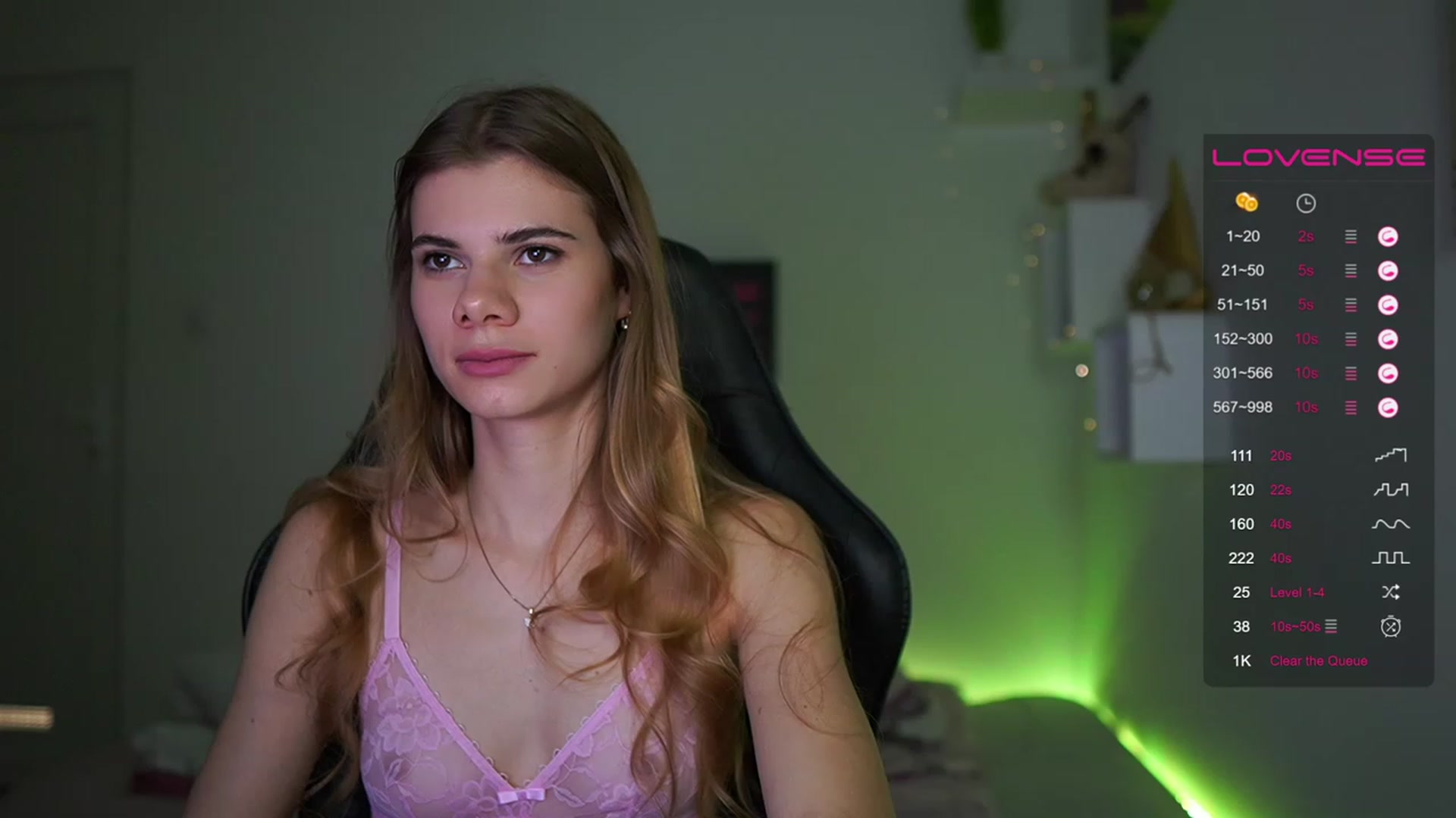 Gallery image thumbnail from RileyReid_18's myfreecams stream on, 03/11/2023, 17:30 image 8 of 20