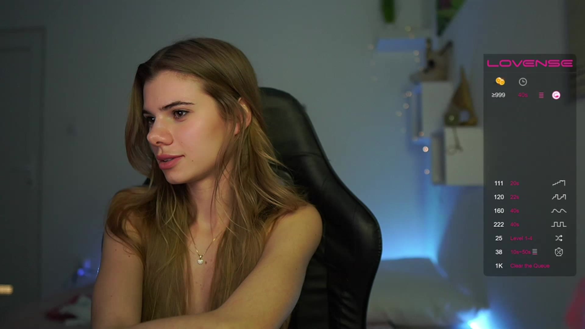 Gallery image thumbnail from RileyReid_18's myfreecams stream on, 03/13/2023, 16:37 image 15 of 20