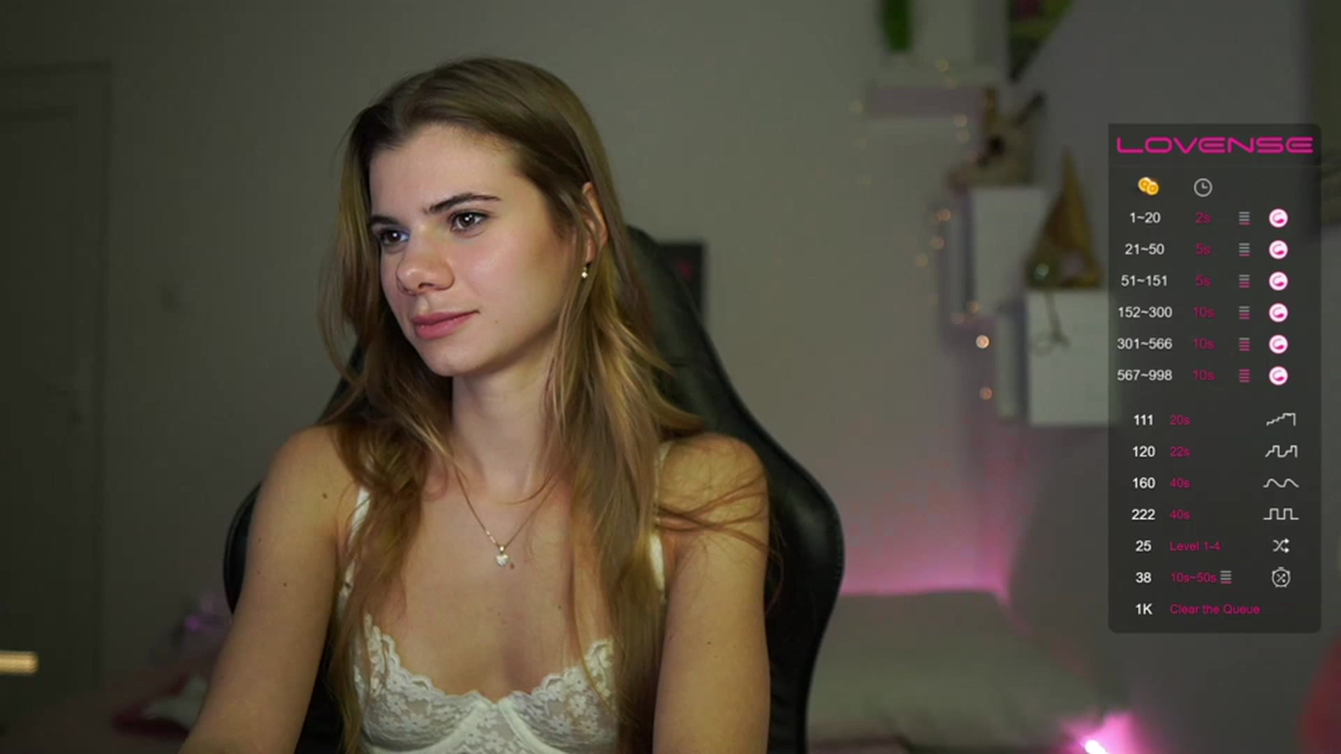 Gallery image thumbnail from RileyReid_18's myfreecams stream on, 03/13/2023, 16:37 image 20 of 20