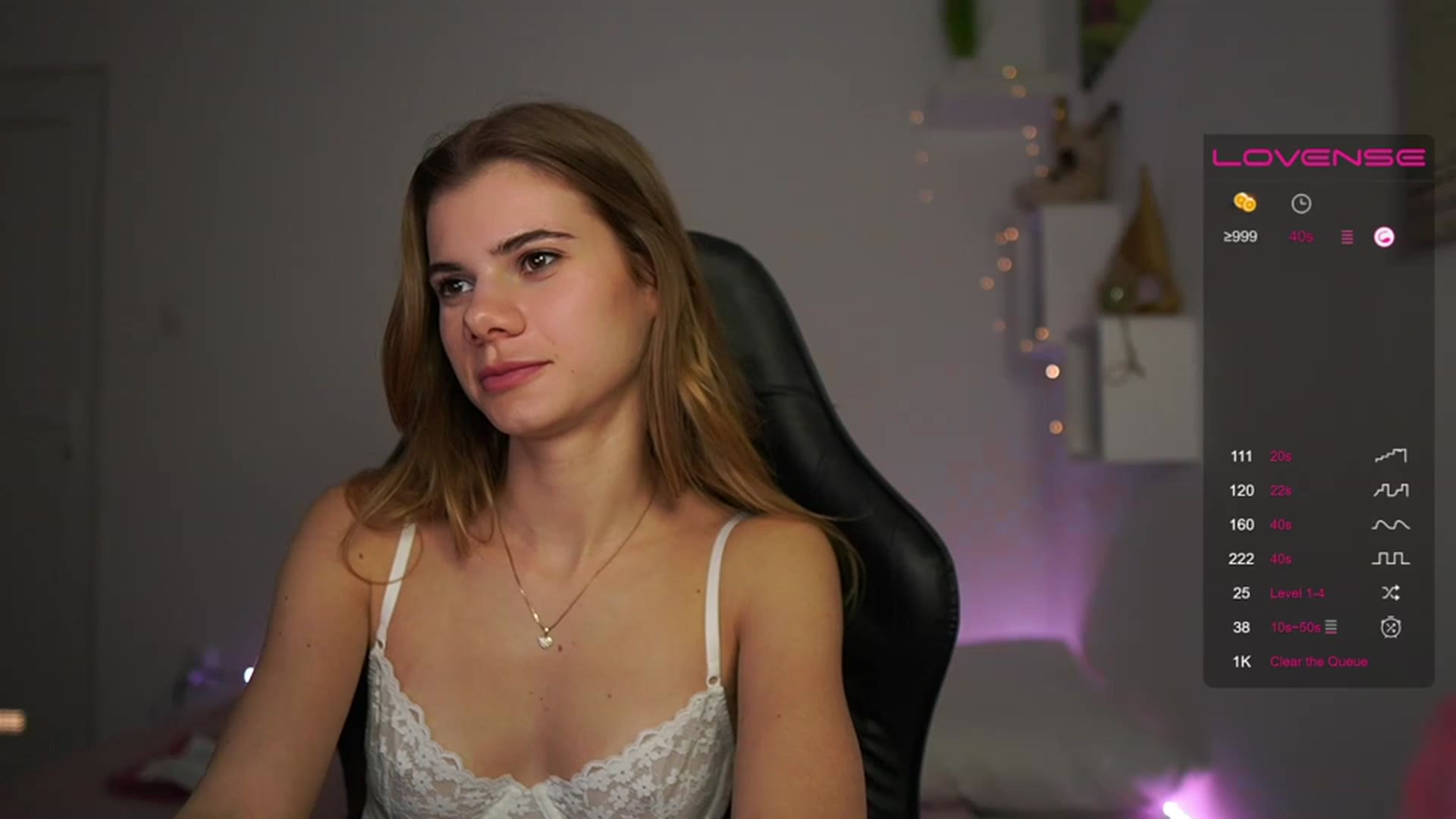 Gallery image thumbnail from RileyReid_18's myfreecams stream on, 03/13/2023, 16:37 image 7 of 20