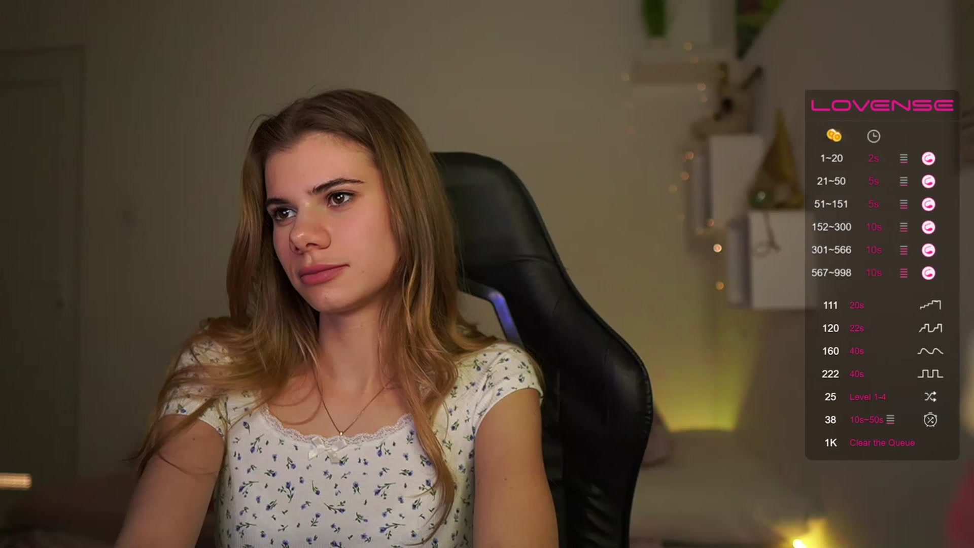 Gallery image thumbnail from RileyReid_18's myfreecams stream on, 03/13/2023, 19:10 image 4 of 20