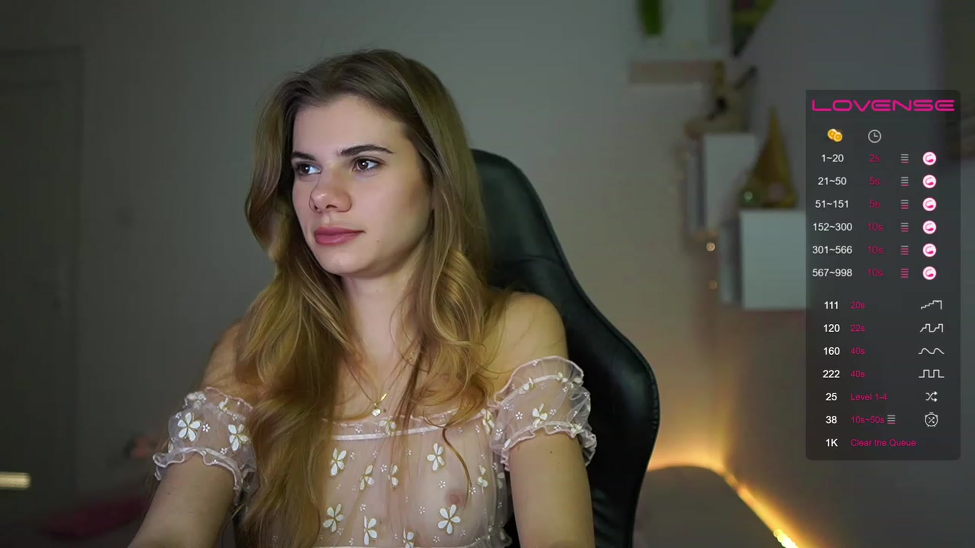 Gallery image thumbnail from RileyReid_18's myfreecams stream on, 03/14/2023, 19:22 image 4 of 20