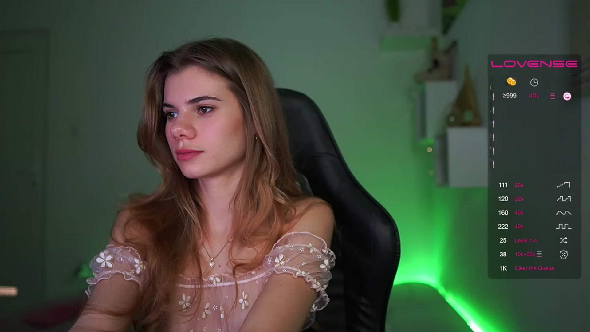Gallery image thumbnail from RileyReid_18's myfreecams stream on, 03/14/2023, 19:22 image 18 of 20
