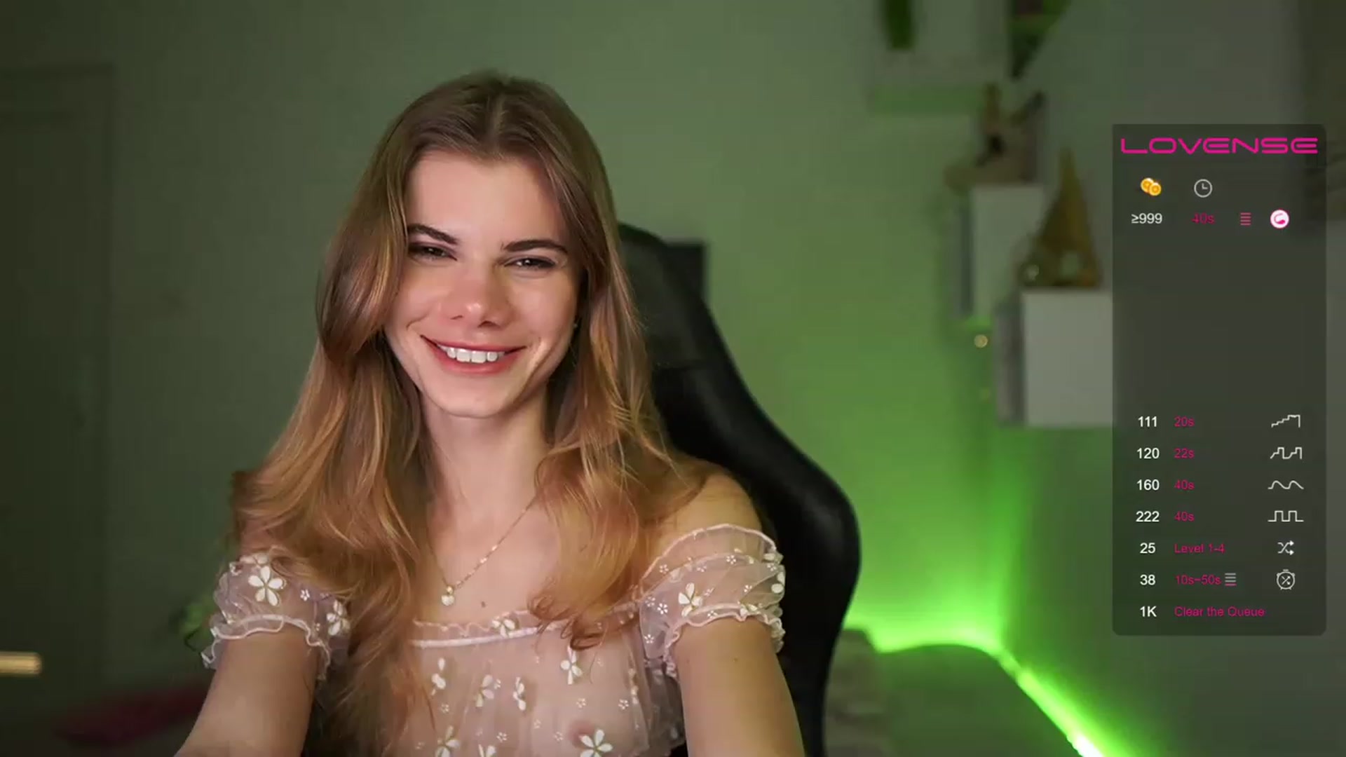 Gallery image thumbnail from RileyReid_18's myfreecams stream on, 03/14/2023, 19:22 image 12 of 20