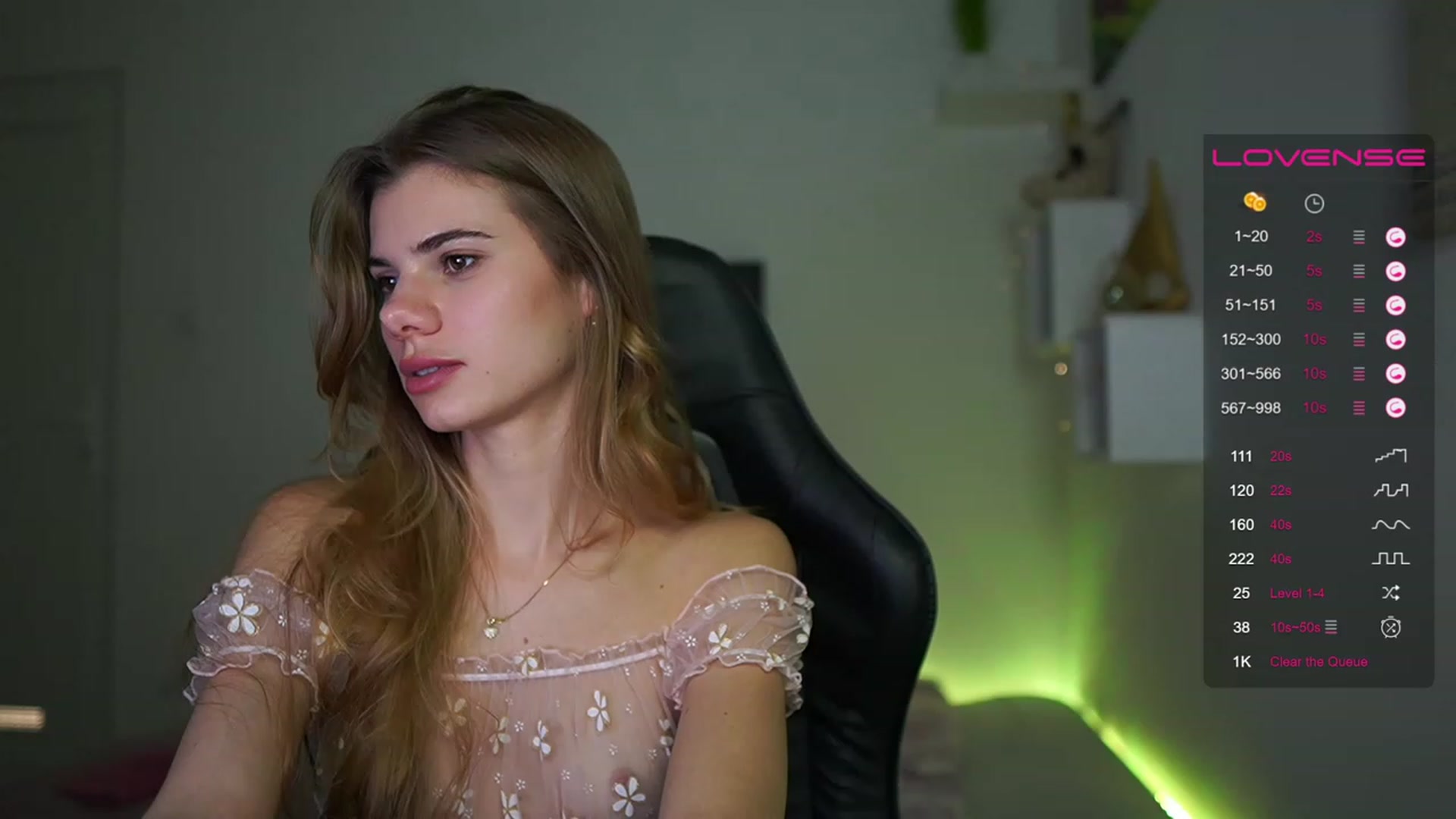 Gallery image thumbnail from RileyReid_18's myfreecams stream on, 03/14/2023, 19:22 image 8 of 20
