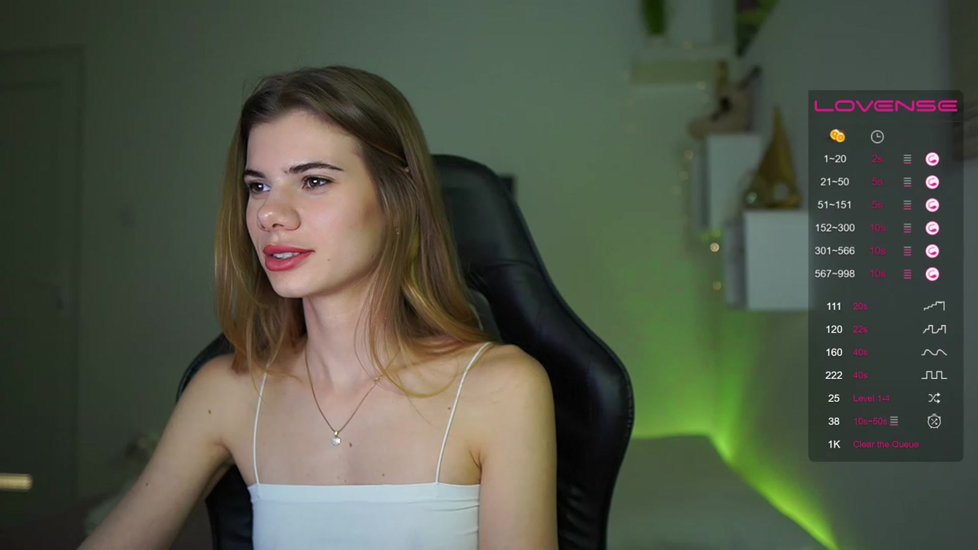 Gallery image thumbnail from RileyReid_18's myfreecams stream on, 03/15/2023, 19:58 image 12 of 20