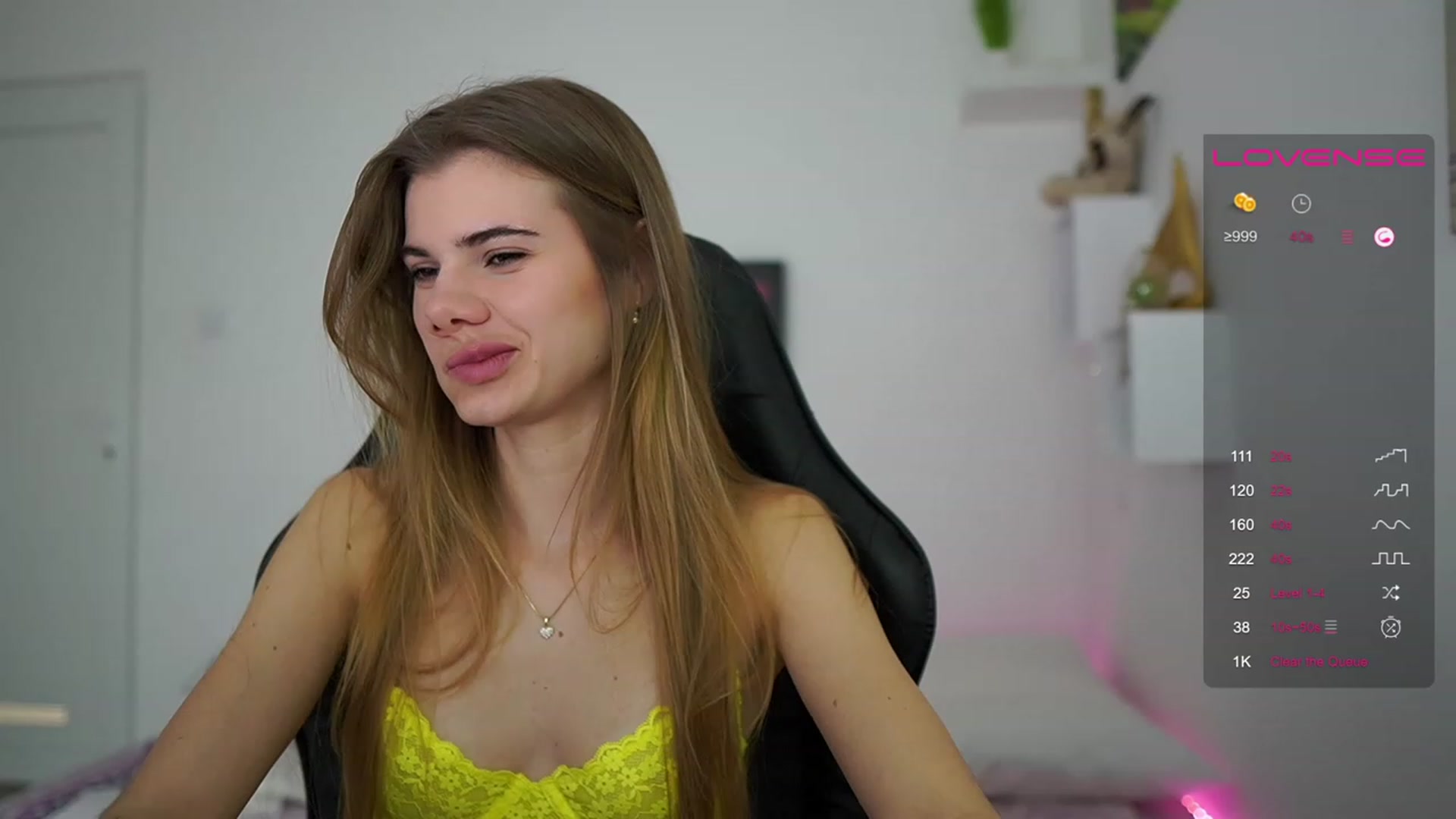 Gallery image thumbnail from RileyReid_18's myfreecams stream on, 03/16/2023, 15:25 image 5 of 20