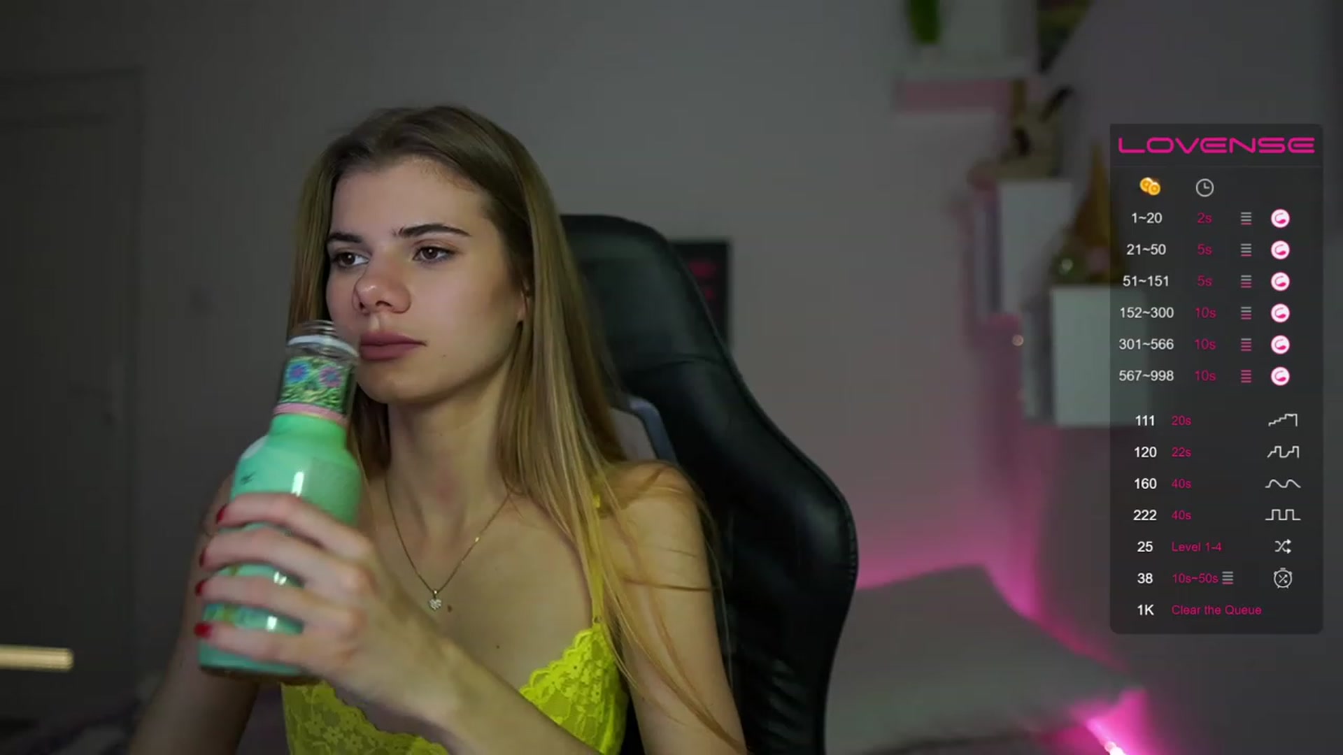 Gallery image thumbnail from RileyReid_18's myfreecams stream on, 03/16/2023, 19:01 image 14 of 20