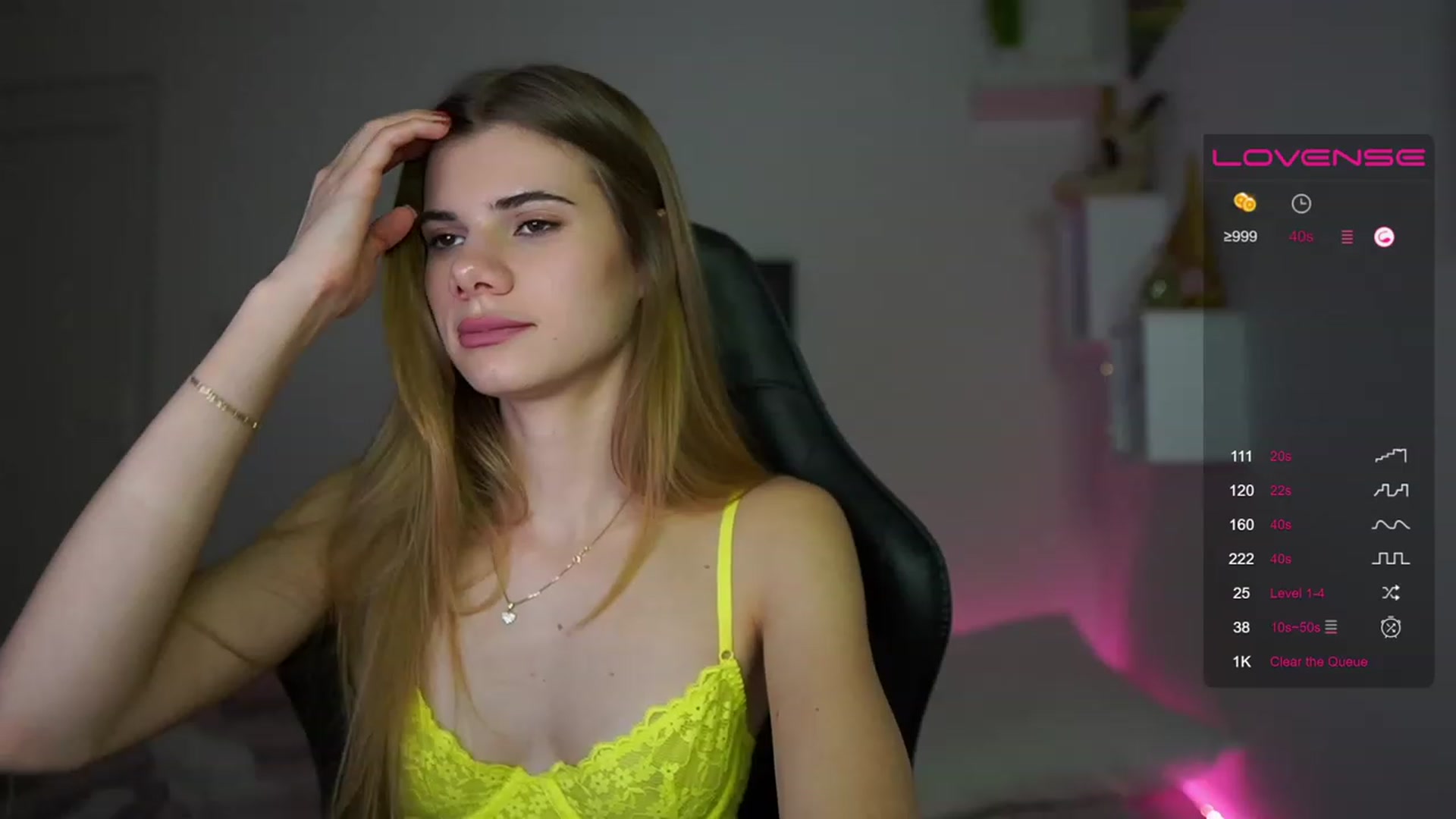 Gallery image thumbnail from RileyReid_18's myfreecams stream on, 03/16/2023, 19:01 image 17 of 20