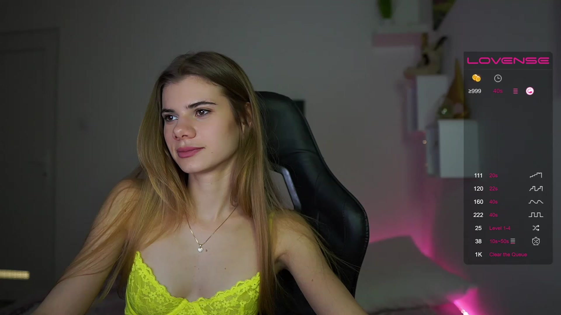 Gallery image thumbnail from RileyReid_18's myfreecams stream on, 03/16/2023, 19:01 image 12 of 20