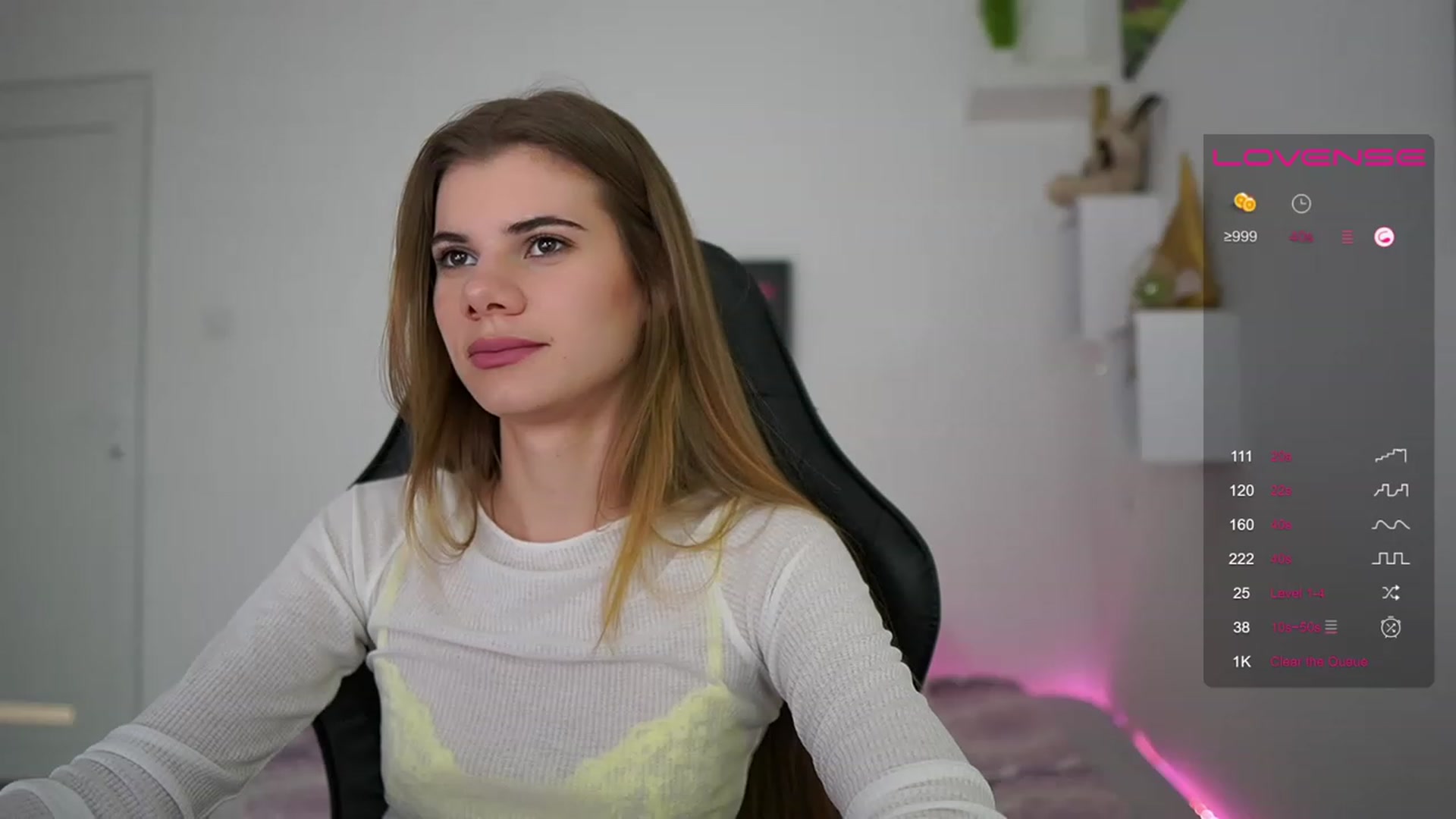 Gallery image thumbnail from RileyReid_18's myfreecams stream on, 03/16/2023, 19:01 image 3 of 20