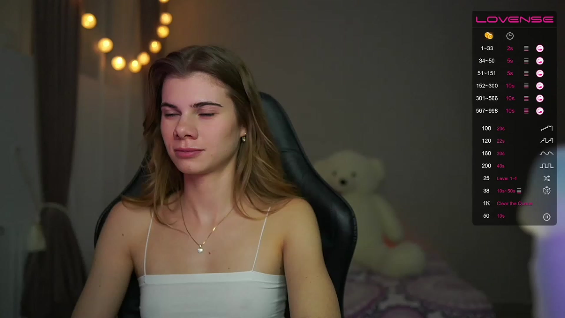 Gallery image thumbnail from RileyReid_18's myfreecams stream on, 03/22/2023, 20:37 image 9 of 20