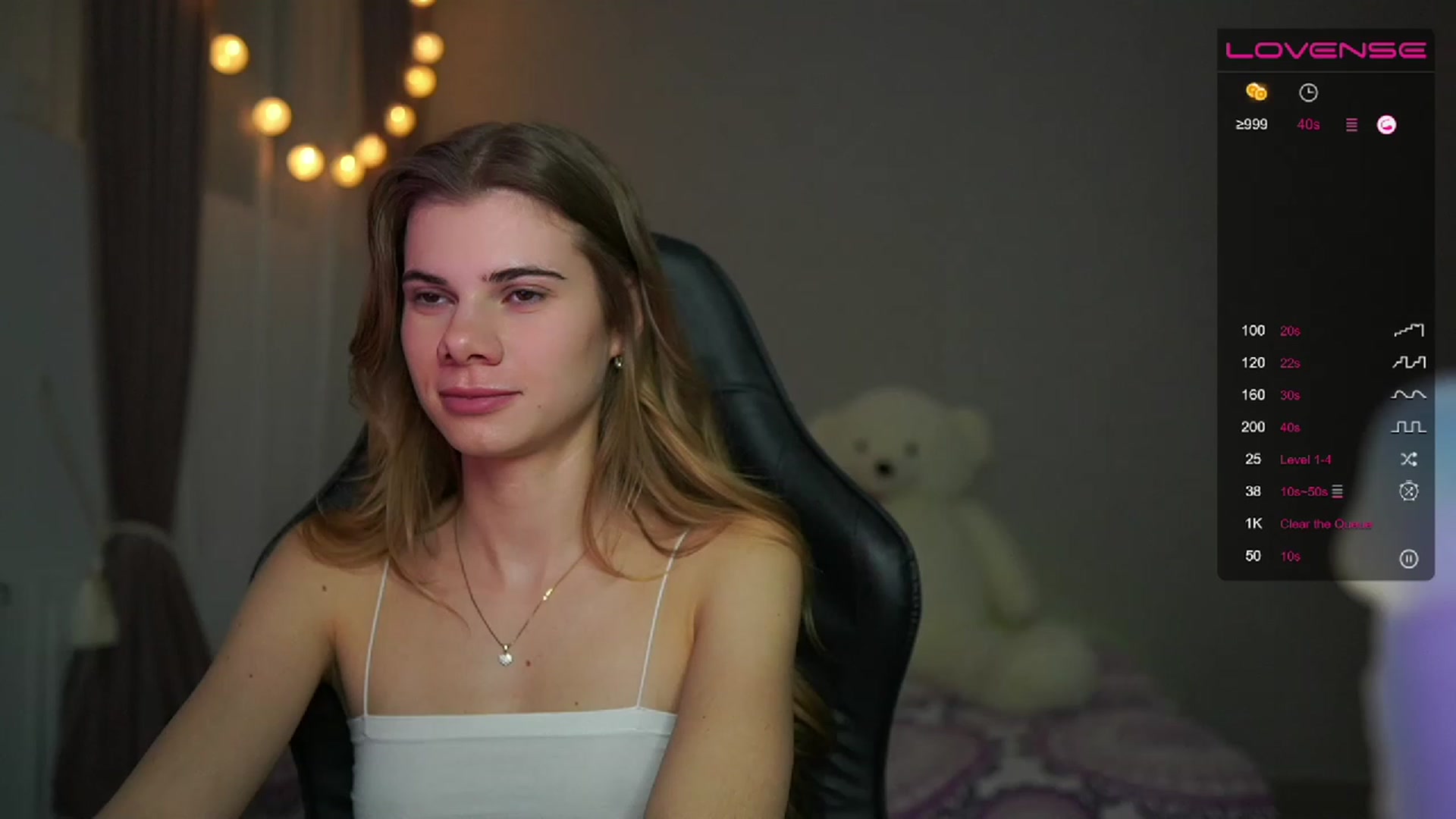 Gallery image thumbnail from RileyReid_18's myfreecams stream on, 03/22/2023, 20:37 image 14 of 20