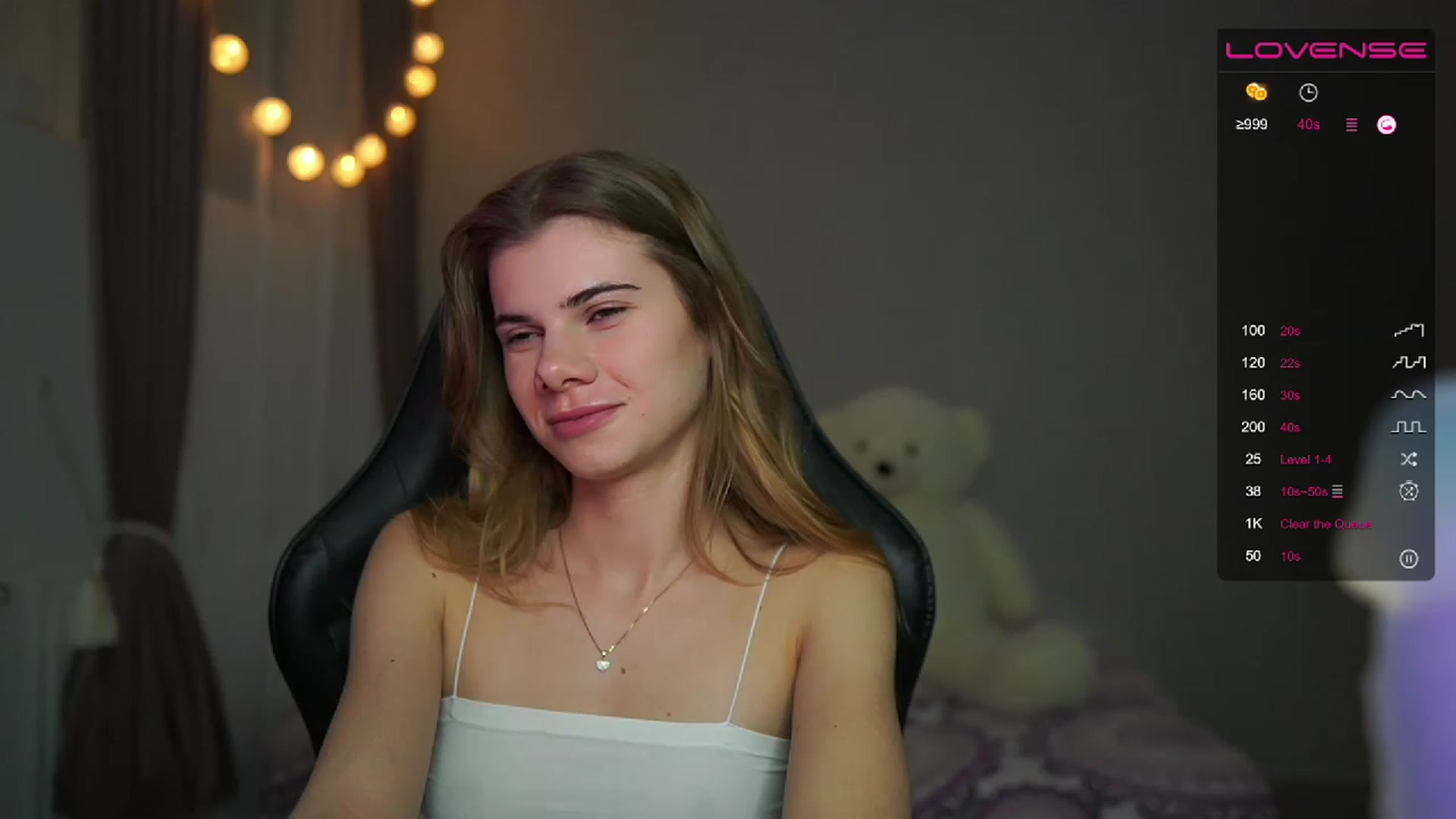 Gallery image thumbnail from RileyReid_18's myfreecams stream on, 03/22/2023, 20:37 image 17 of 20
