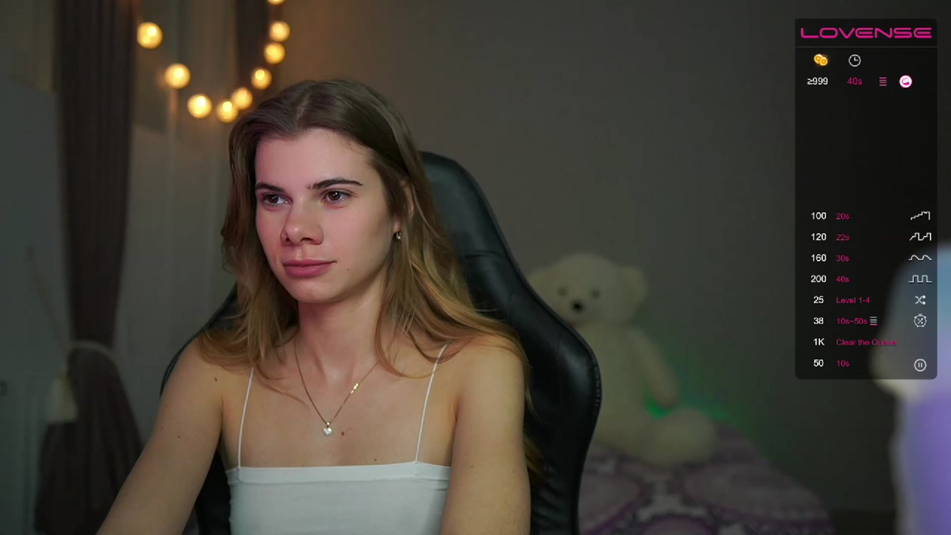 Gallery image thumbnail from RileyReid_18's myfreecams stream on, 03/22/2023, 20:37 image 13 of 20