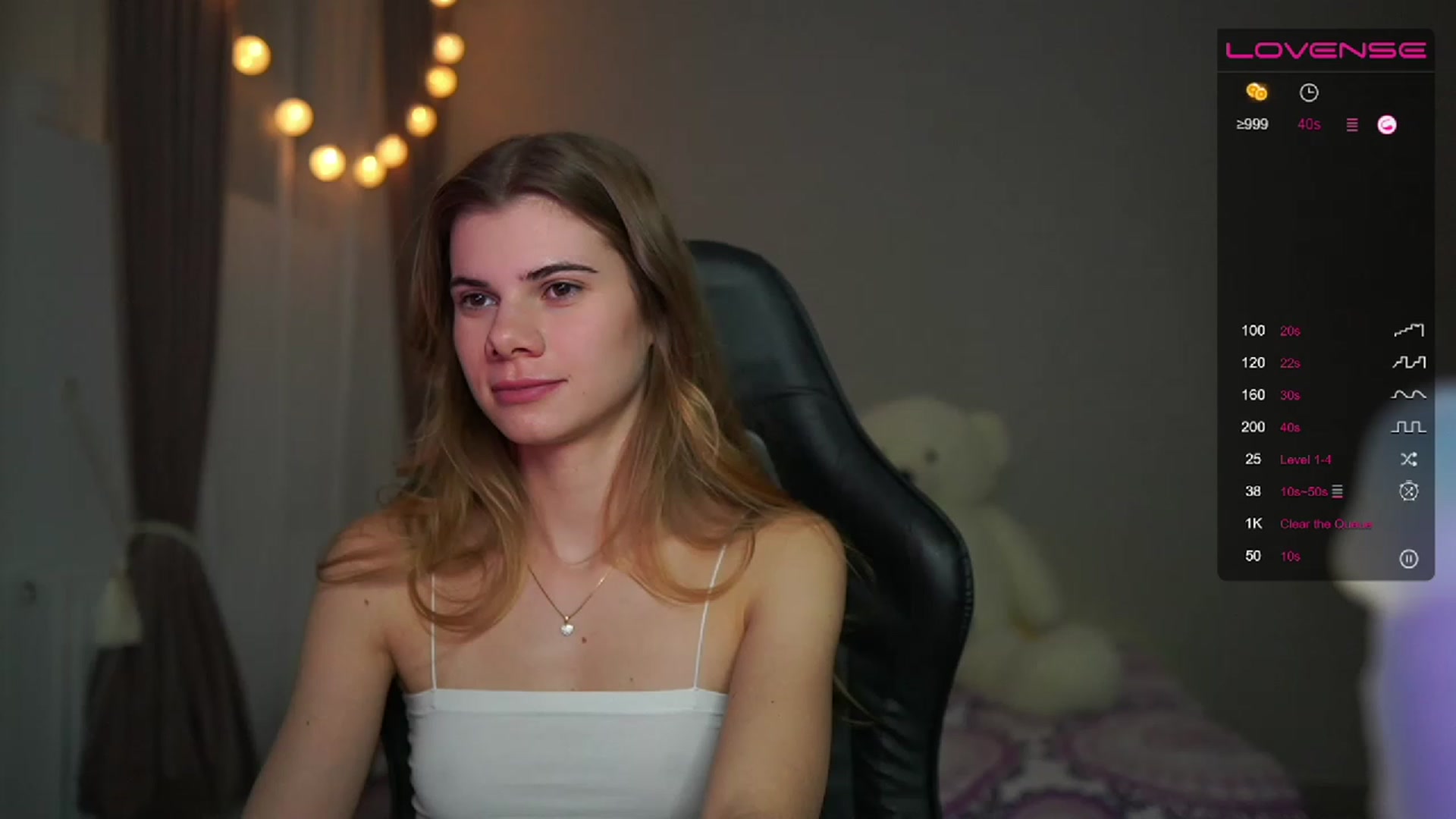 Gallery image thumbnail from RileyReid_18's myfreecams stream on, 03/22/2023, 21:25 image 17 of 20