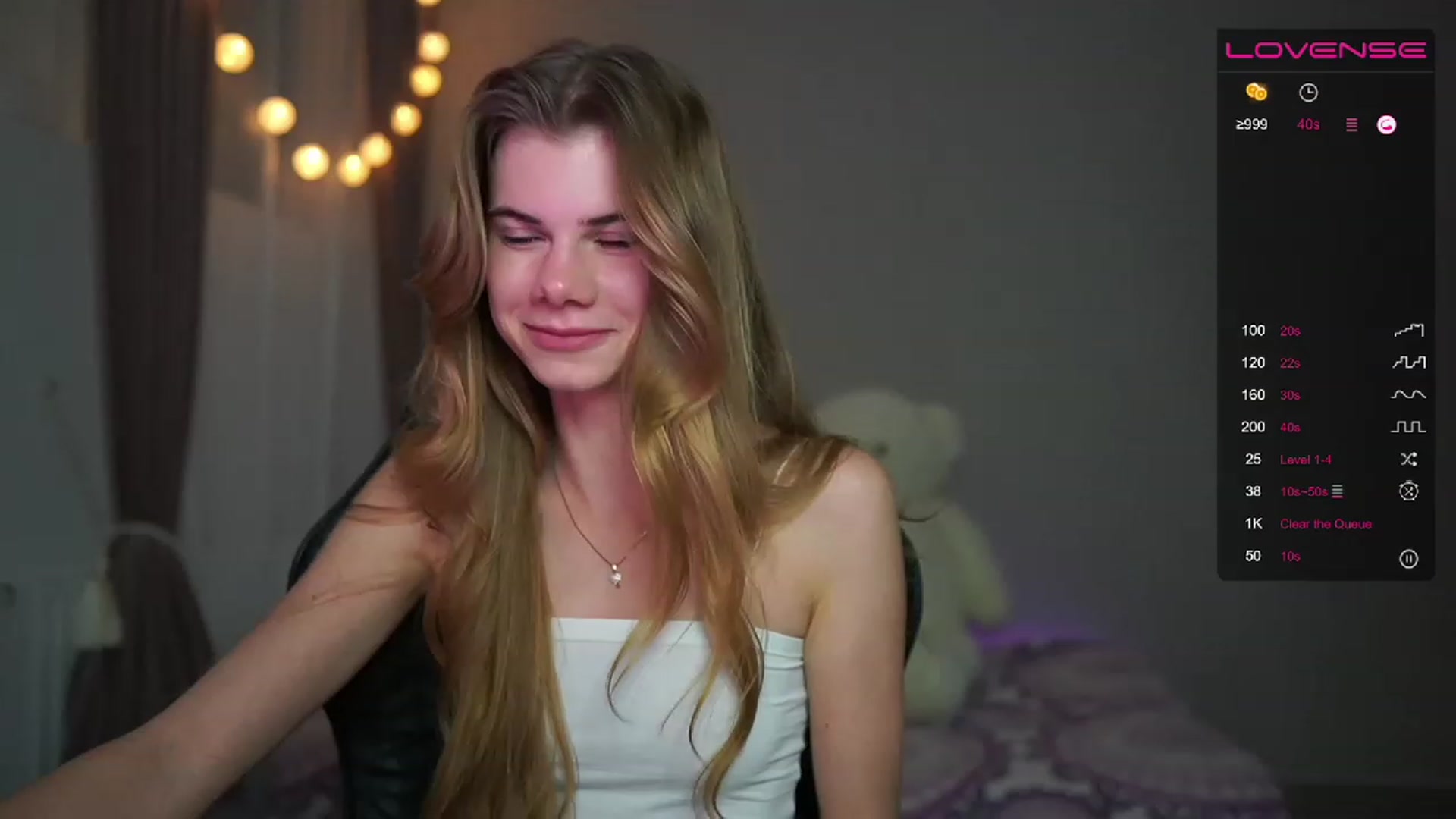Gallery image thumbnail from RileyReid_18's myfreecams stream on, 03/22/2023, 23:33 image 12 of 20