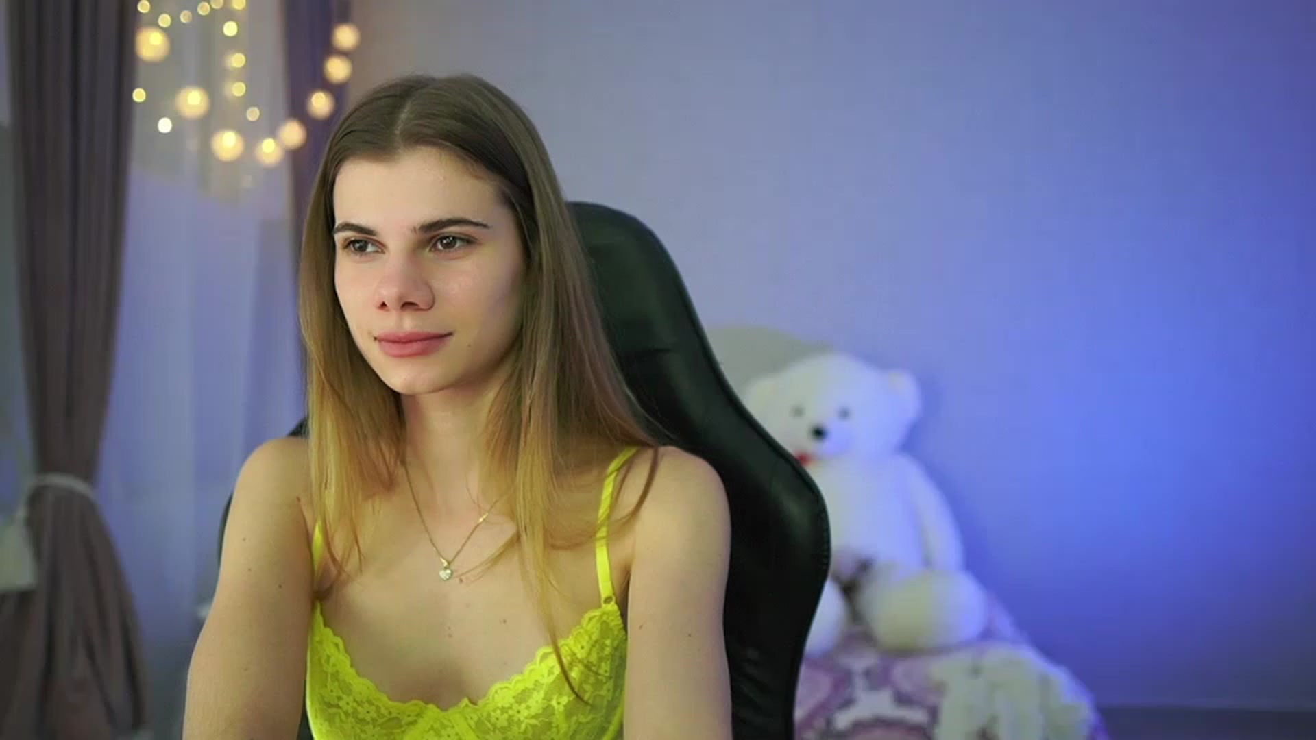 Gallery image thumbnail from RileyReid_18's myfreecams stream on, 03/26/2023, 16:18 image 9 of 20