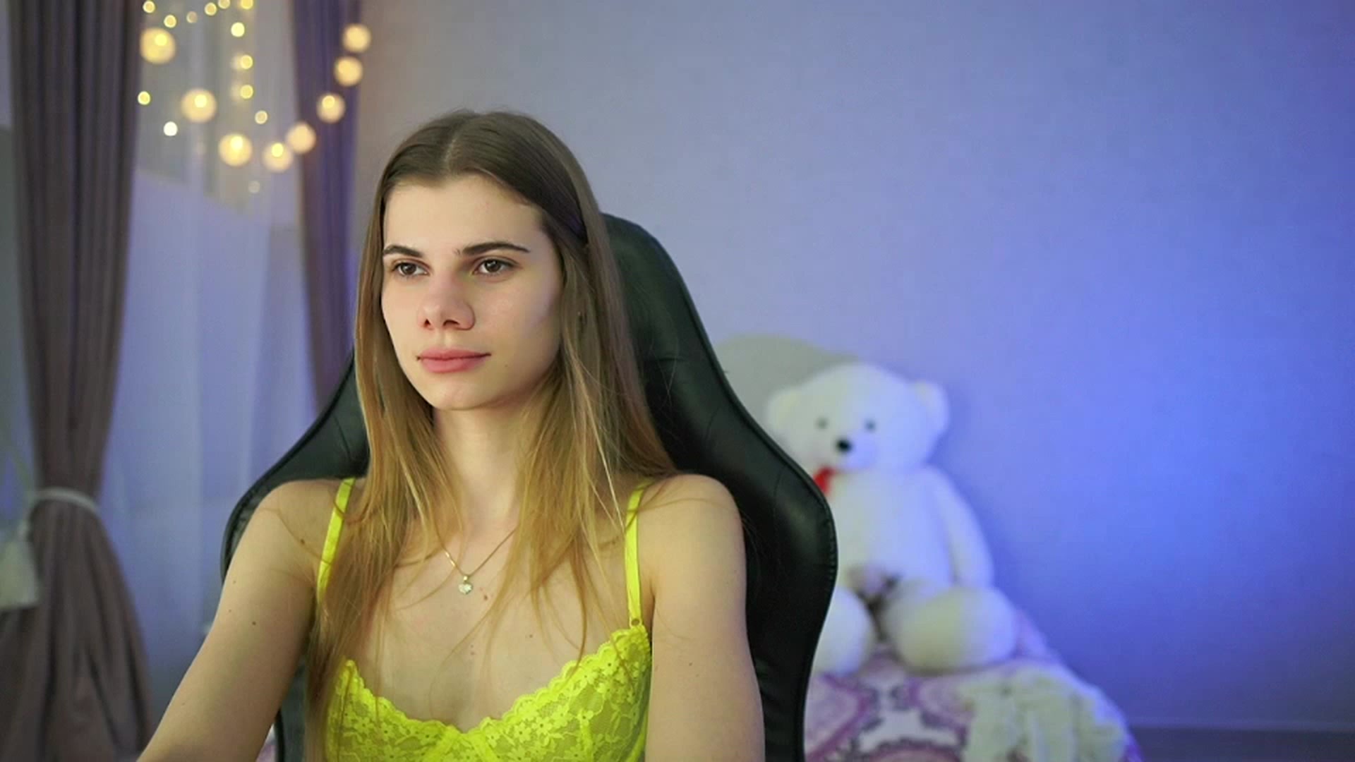 Gallery image thumbnail from RileyReid_18's myfreecams stream on, 03/26/2023, 16:18 image 12 of 20