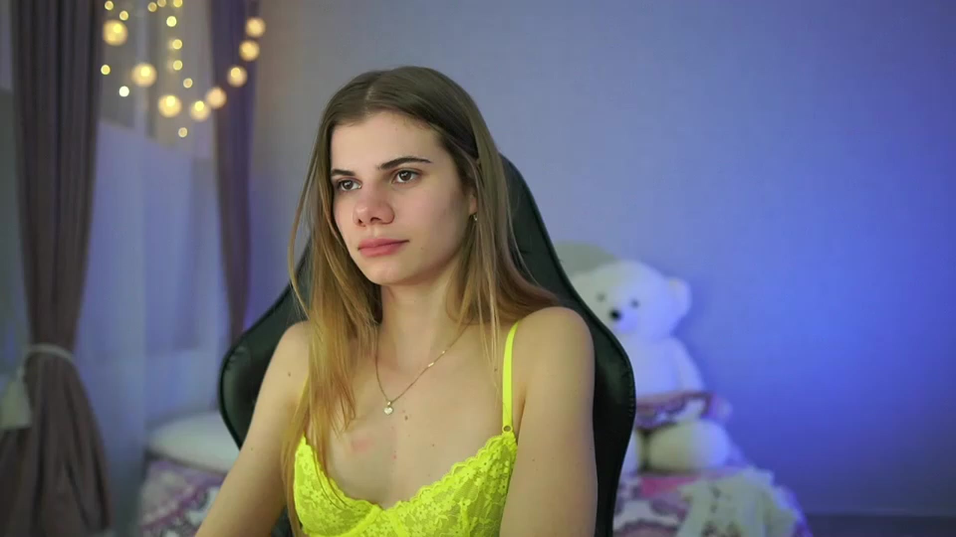Gallery image thumbnail from RileyReid_18's myfreecams stream on, 03/26/2023, 18:06 image 14 of 20