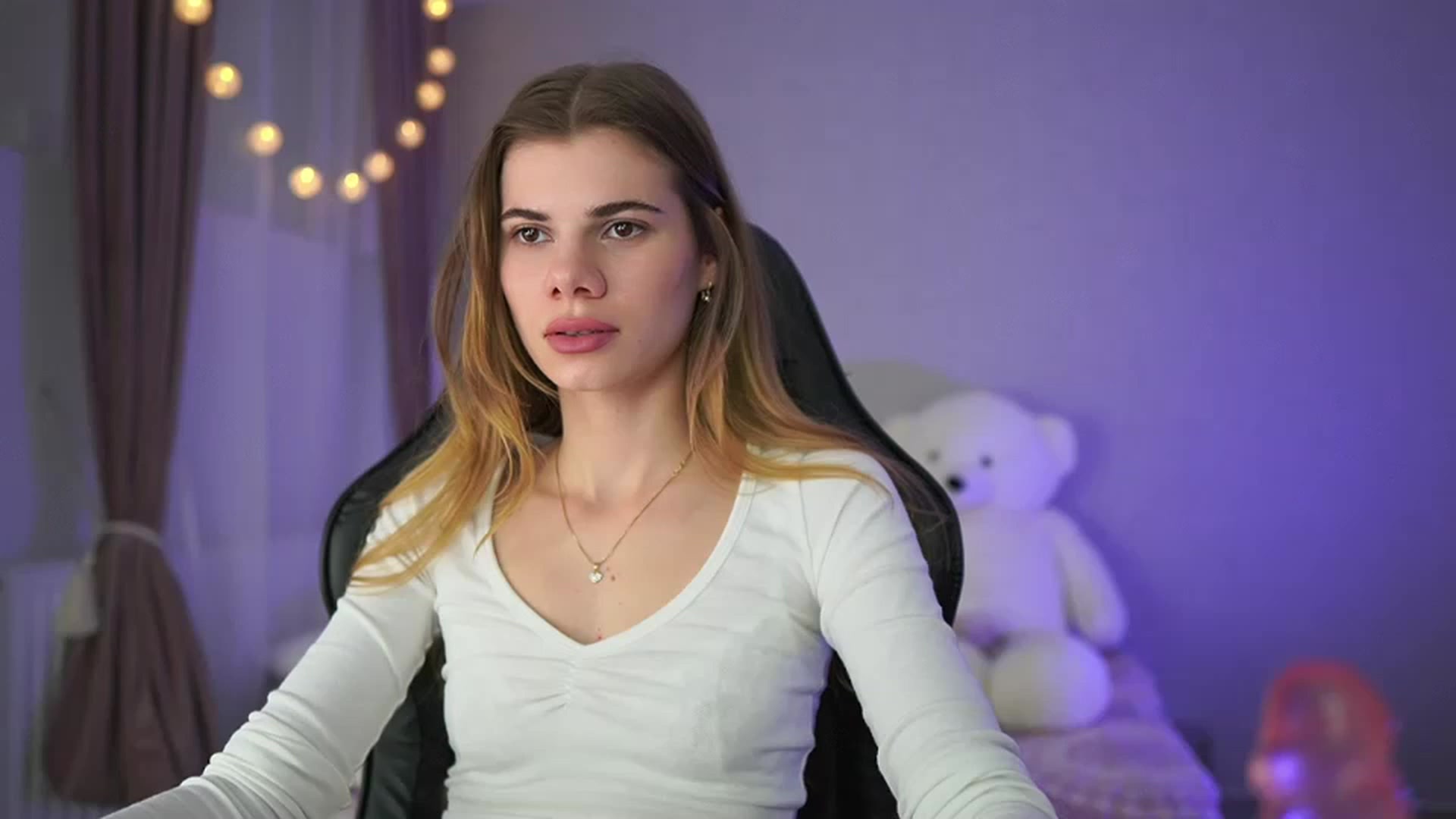 Gallery image thumbnail from RileyReid_18's myfreecams stream on, 03/27/2023, 15:24 image 2 of 20