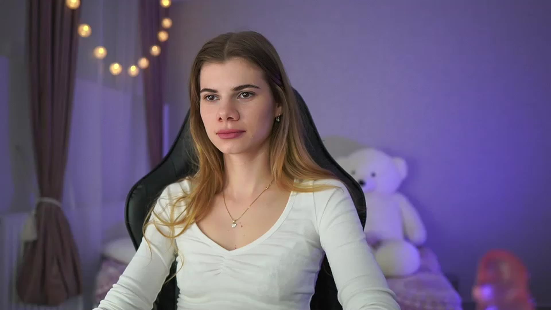 Gallery image thumbnail from RileyReid_18's myfreecams stream on, 03/27/2023, 15:24 image 6 of 20