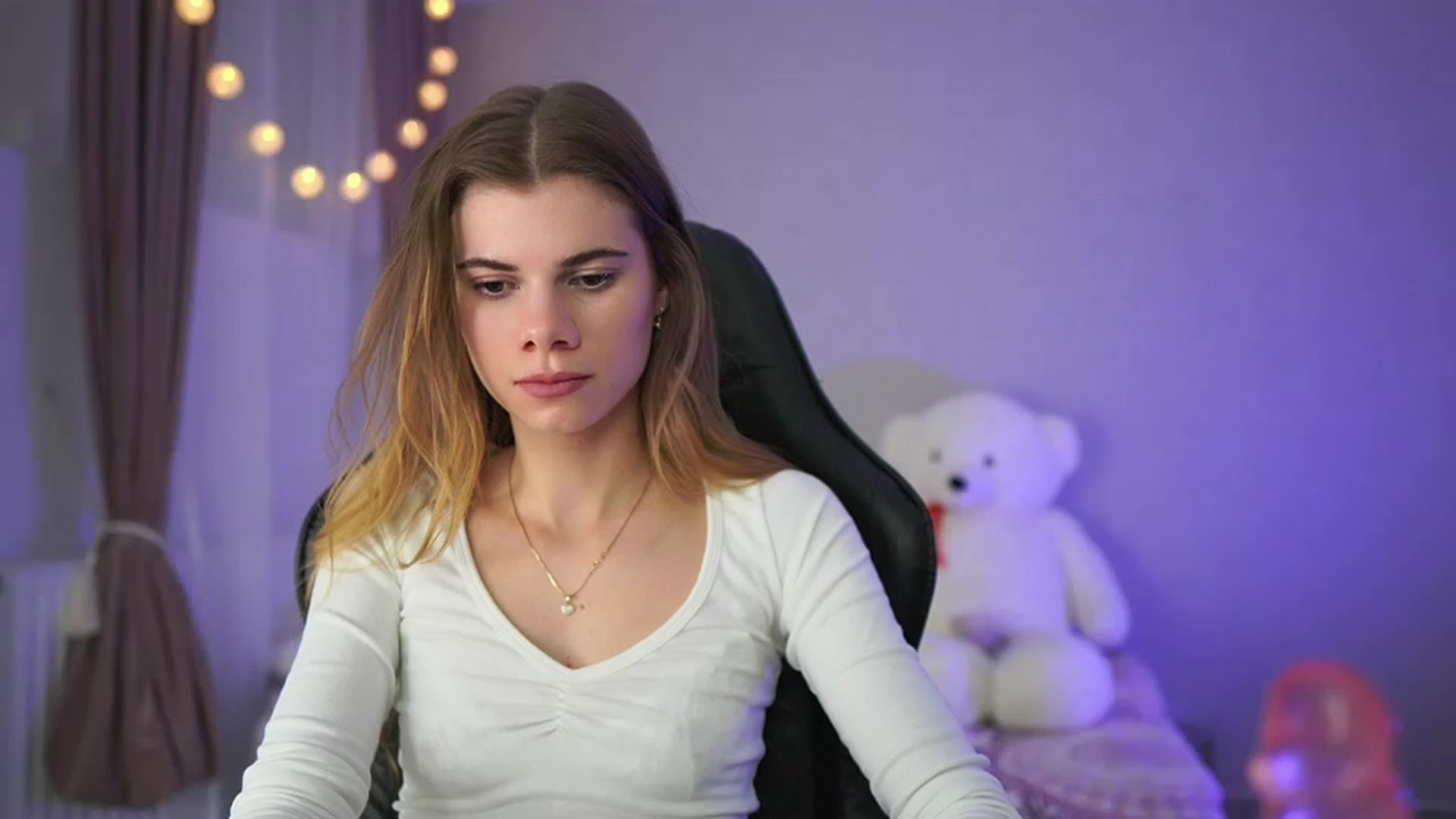Gallery image thumbnail from RileyReid_18's myfreecams stream on, 03/27/2023, 15:24 image 12 of 20