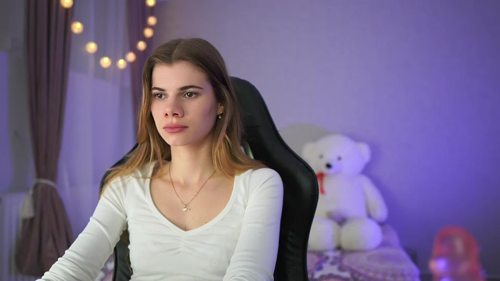 Gallery image thumbnail from RileyReid_18's myfreecams stream on, 03/27/2023, 15:24 image 15 of 20
