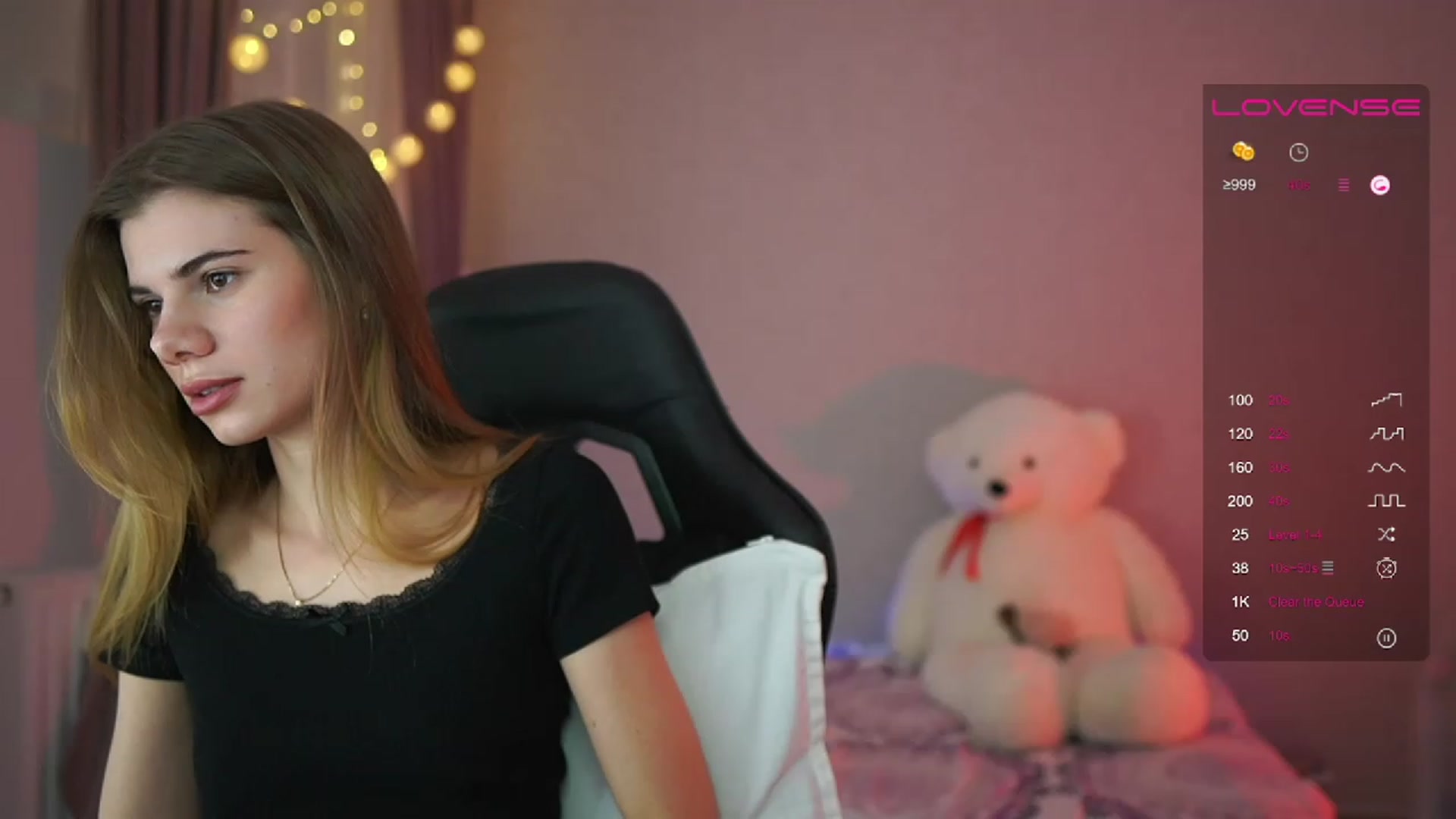 Gallery image thumbnail from RileyReid_18's myfreecams stream on, 03/28/2023, 15:28 image 12 of 20