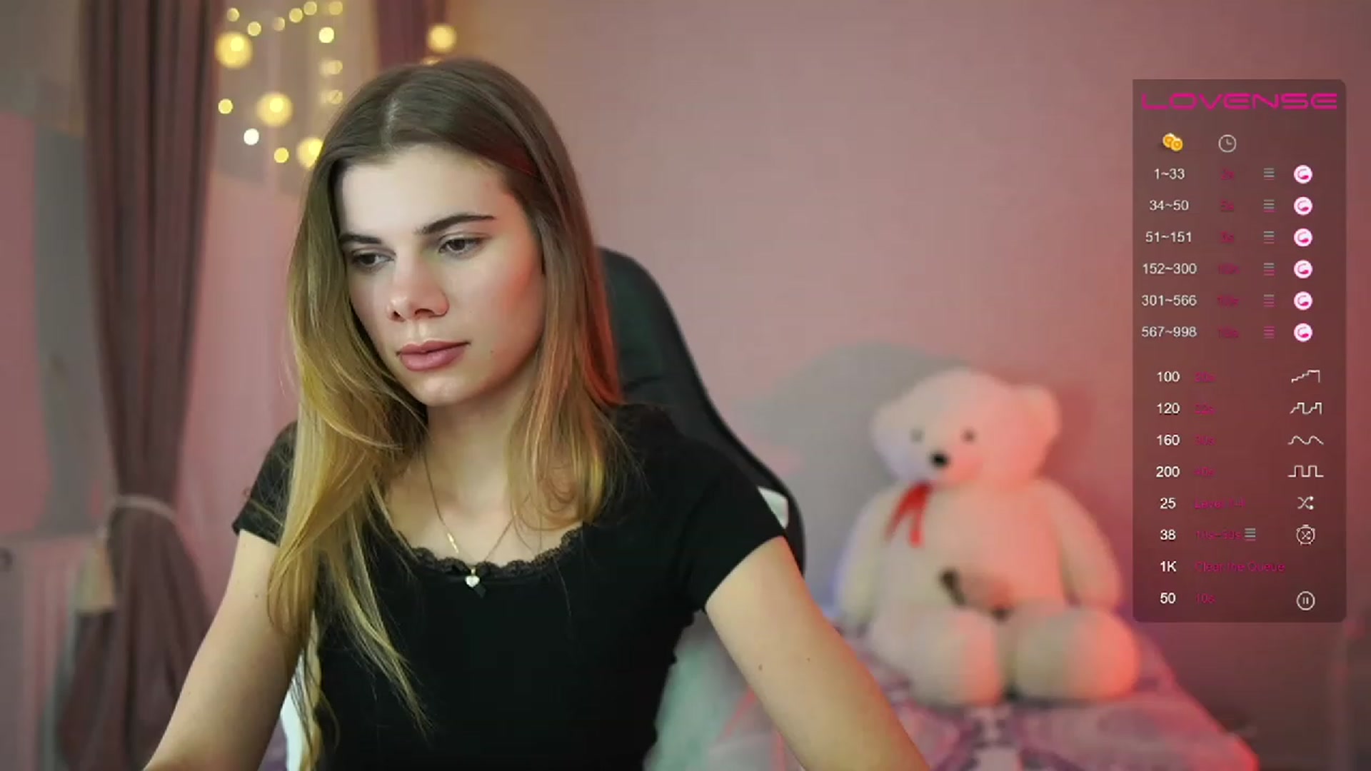 Gallery image thumbnail from RileyReid_18's myfreecams stream on, 03/28/2023, 15:28 image 10 of 20