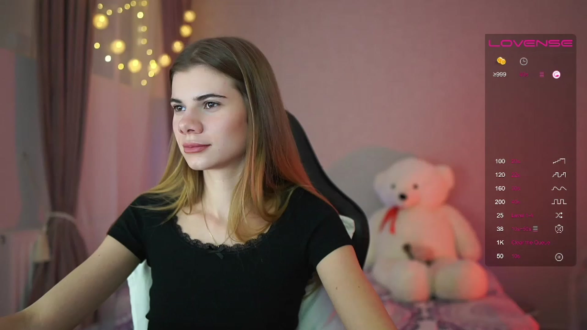 Gallery image thumbnail from RileyReid_18's myfreecams stream on, 03/28/2023, 15:28 image 16 of 20