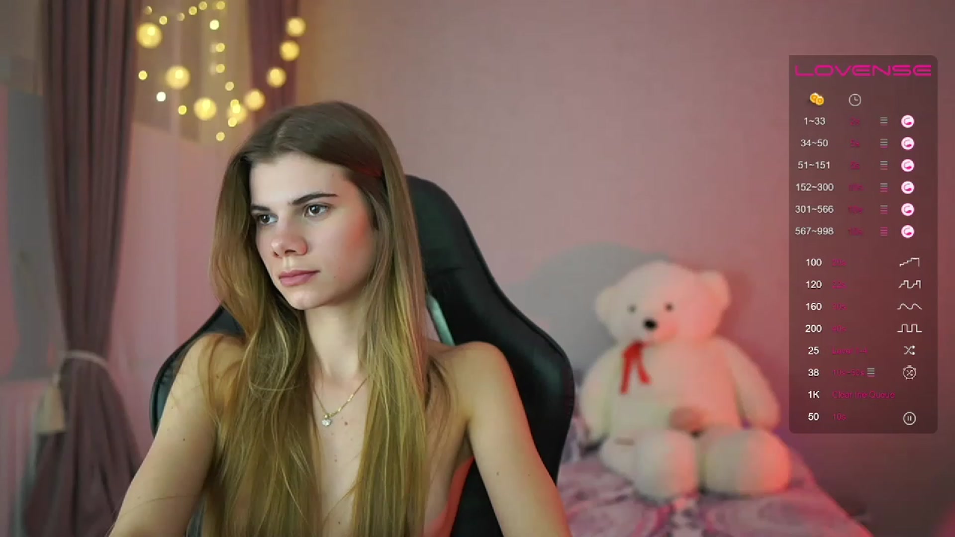 Gallery image thumbnail from RileyReid_18's myfreecams stream on, 03/28/2023, 19:08 image 7 of 20