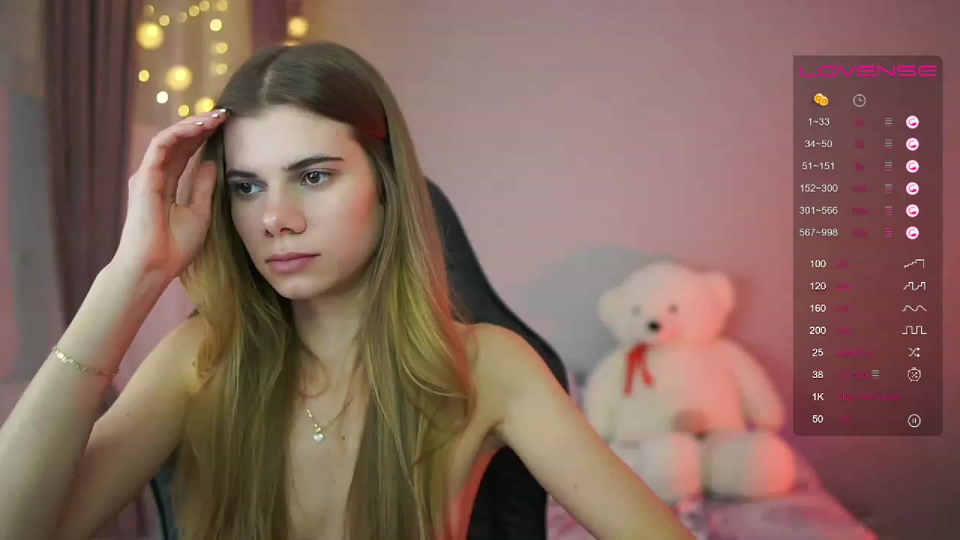 Gallery image thumbnail from RileyReid_18's myfreecams stream on, 03/28/2023, 19:08 image 12 of 20