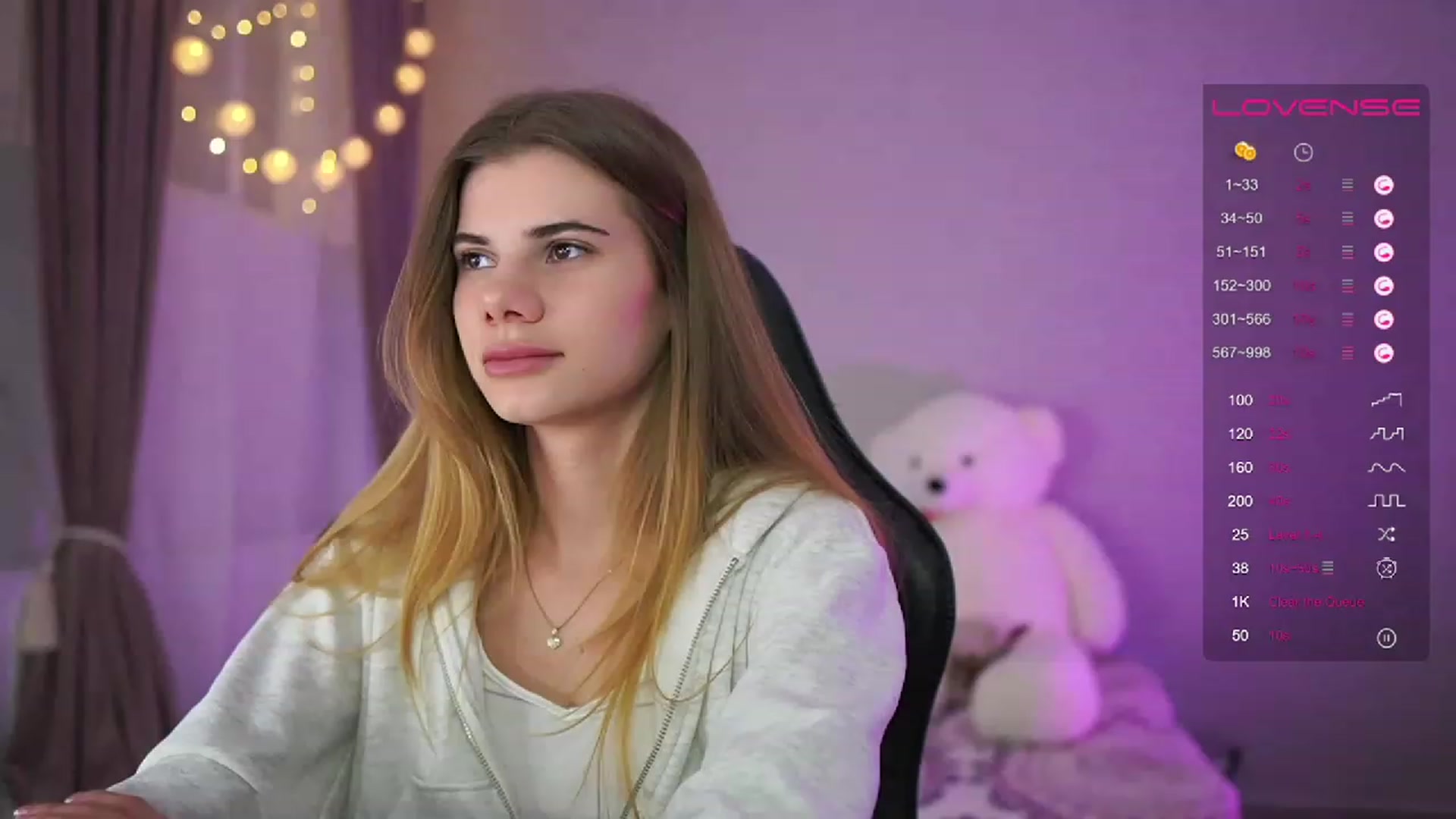 Gallery image thumbnail from RileyReid_18's myfreecams stream on, 03/31/2023, 19:20 image 5 of 20