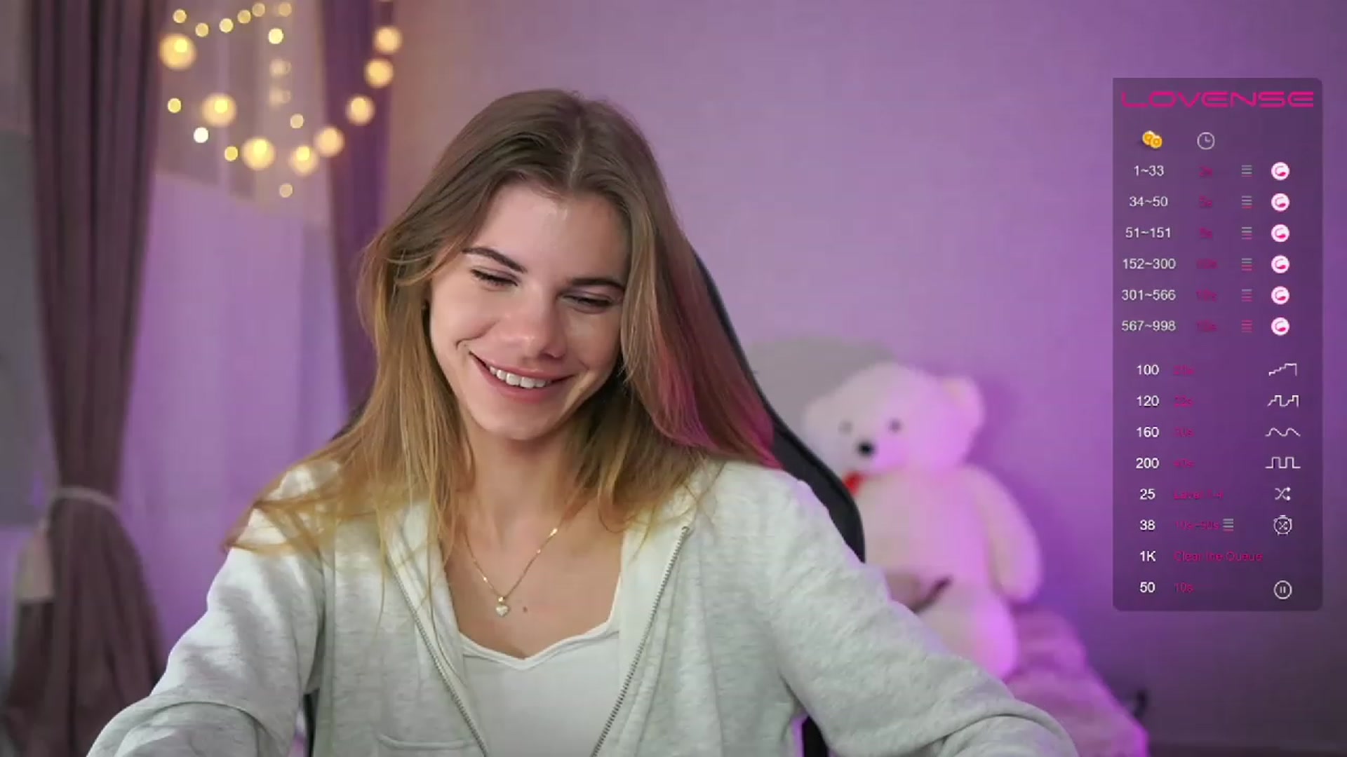 Gallery image thumbnail from RileyReid_18's myfreecams stream on, 03/31/2023, 19:20 image 6 of 20