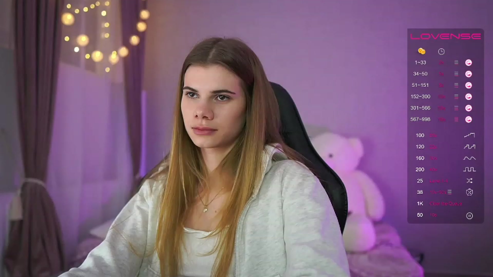 Gallery image thumbnail from RileyReid_18's myfreecams stream on, 03/31/2023, 19:20 image 14 of 20