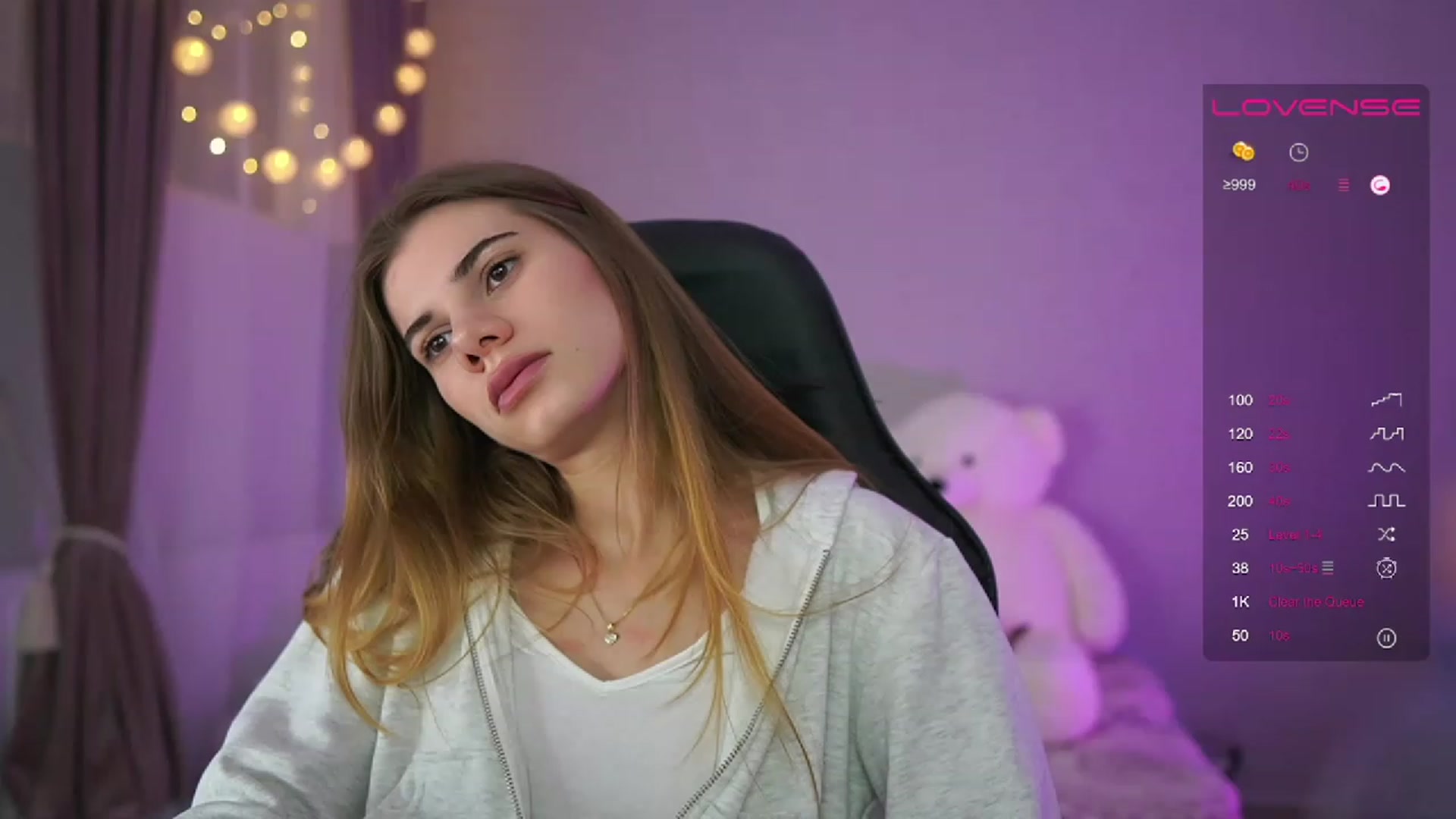 Gallery image thumbnail from RileyReid_18's myfreecams stream on, 03/31/2023, 19:20 image 3 of 20