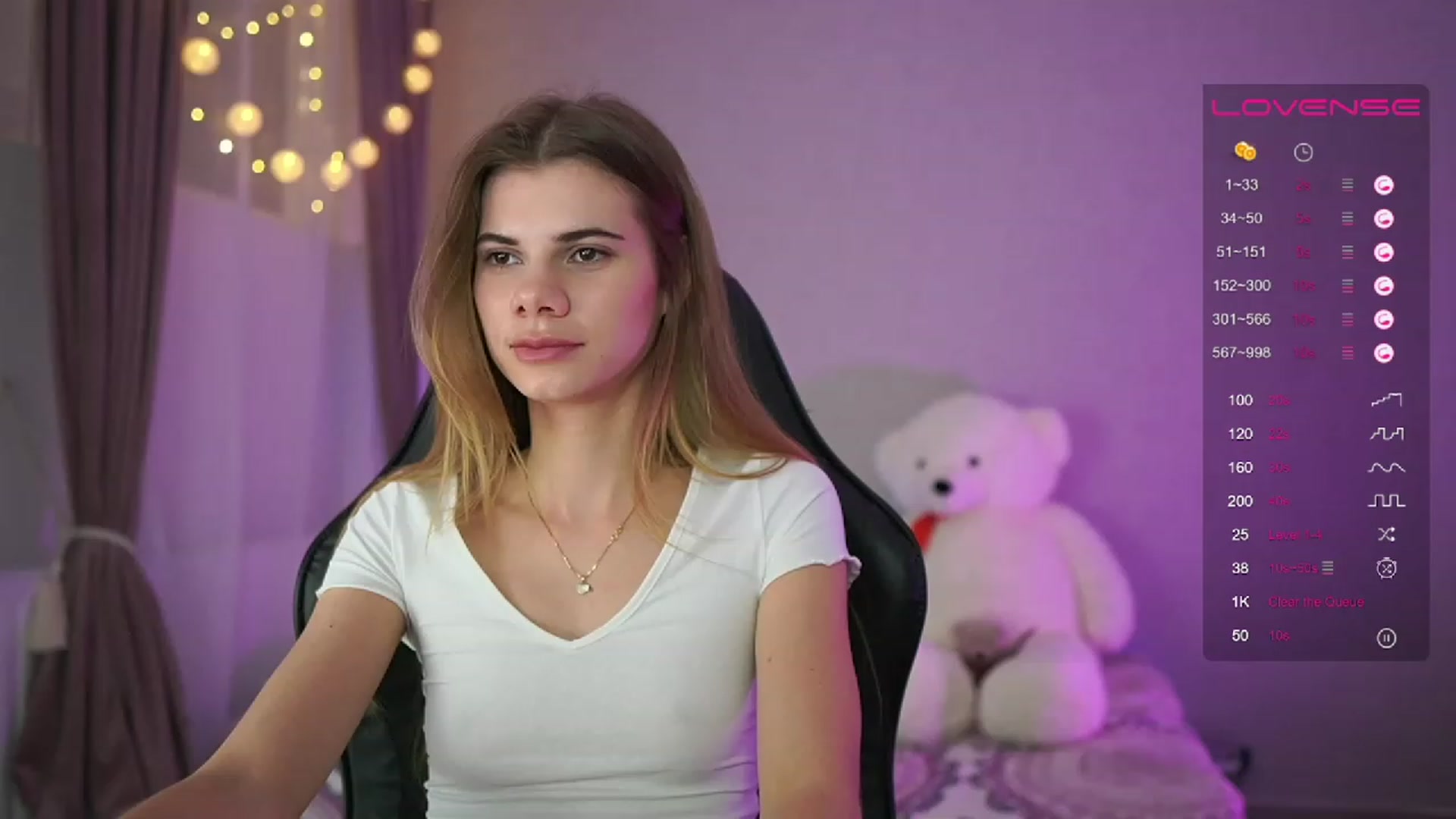Gallery image thumbnail from RileyReid_18's myfreecams stream on, 03/31/2023, 19:20 image 19 of 20